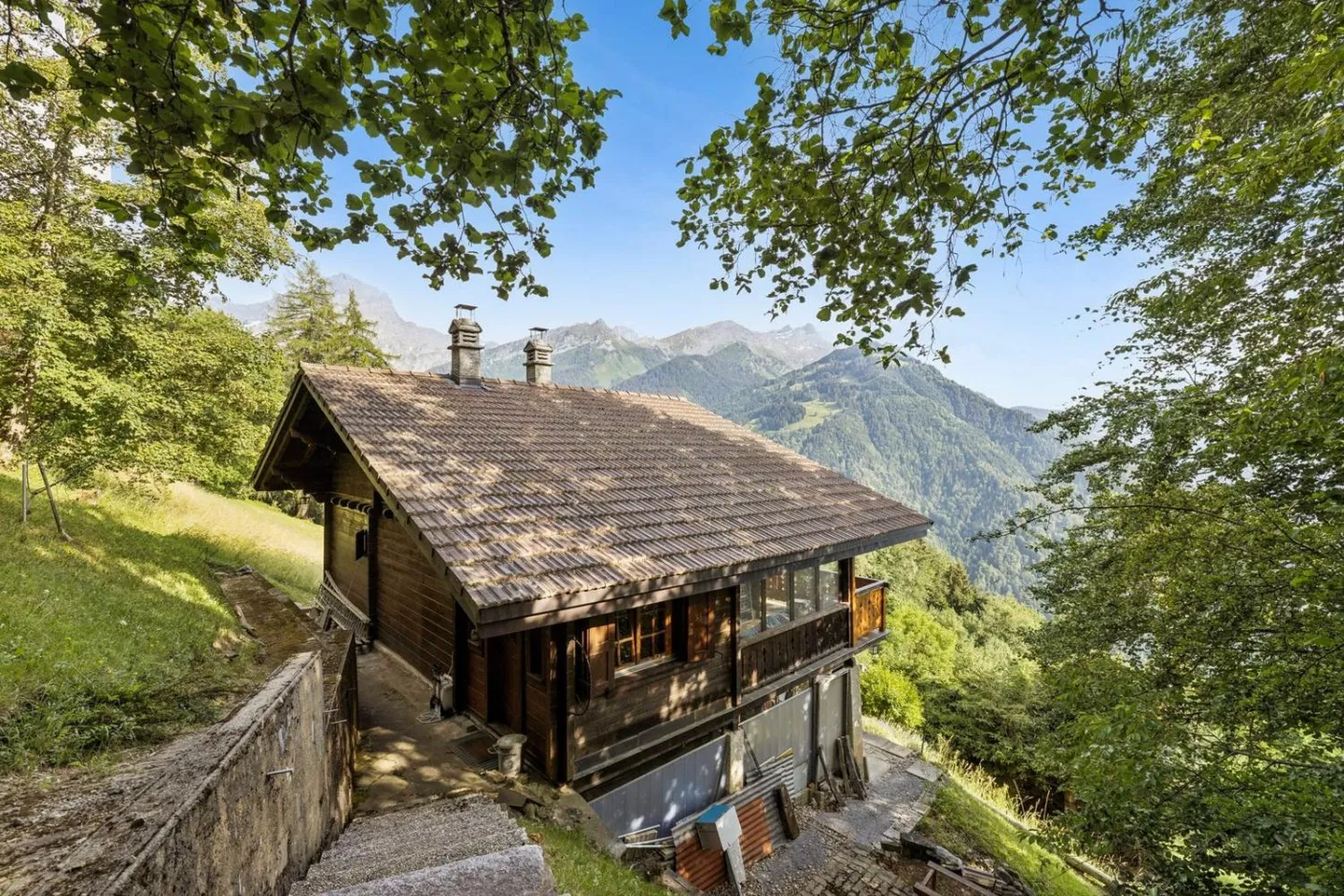 Traditional chalet for renovation in Gryon, with views and large garden - Photo 10 of 11