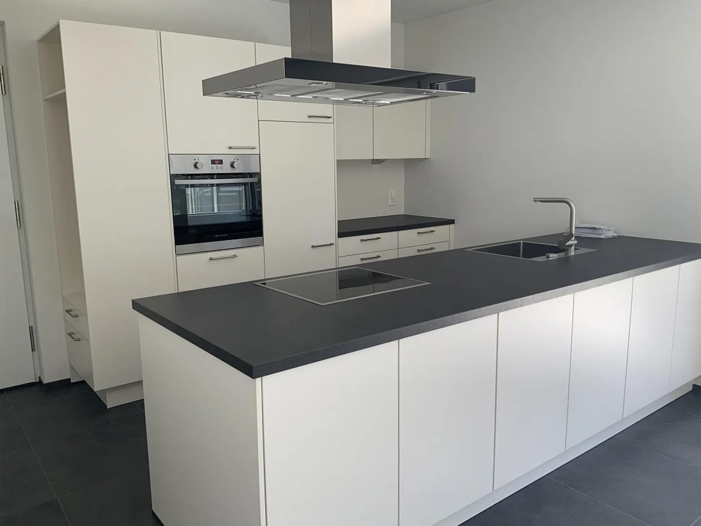 Casa semi-indipendente di 3,5 stanze con terrazza est e opzione ufficio a casa - Foto 2 di 10