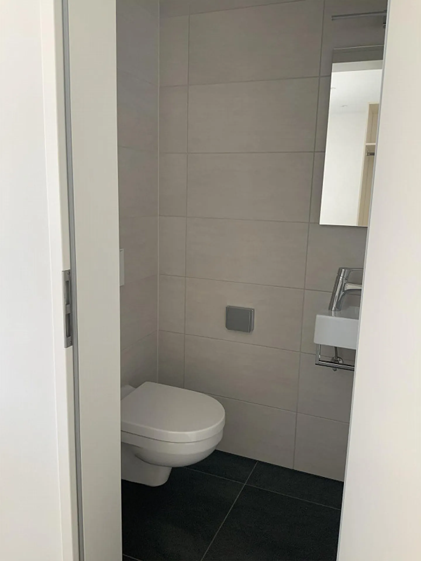 Casa semi-indipendente di 3,5 stanze con terrazza est e opzione ufficio a casa - Foto 4 di 10