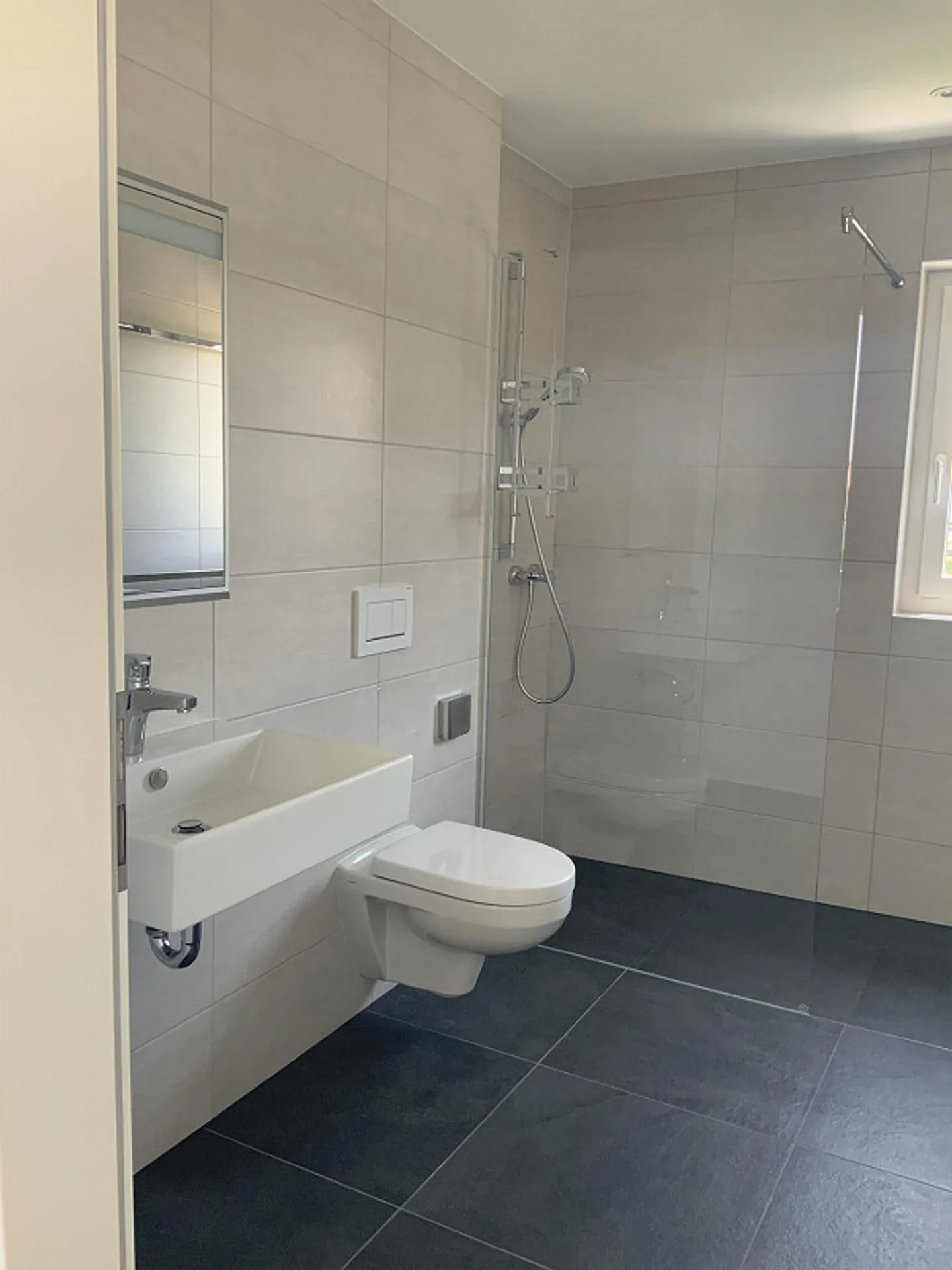 Casa semi-indipendente di 3,5 stanze con terrazza est e opzione ufficio a casa - Foto 7 di 10