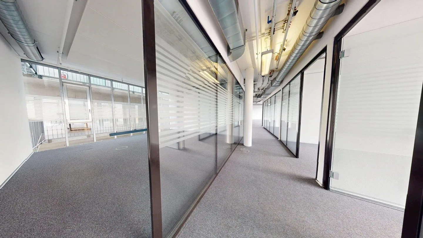 365 m² Office Space - Flexible, Modern, Central - Photo 9 of 11