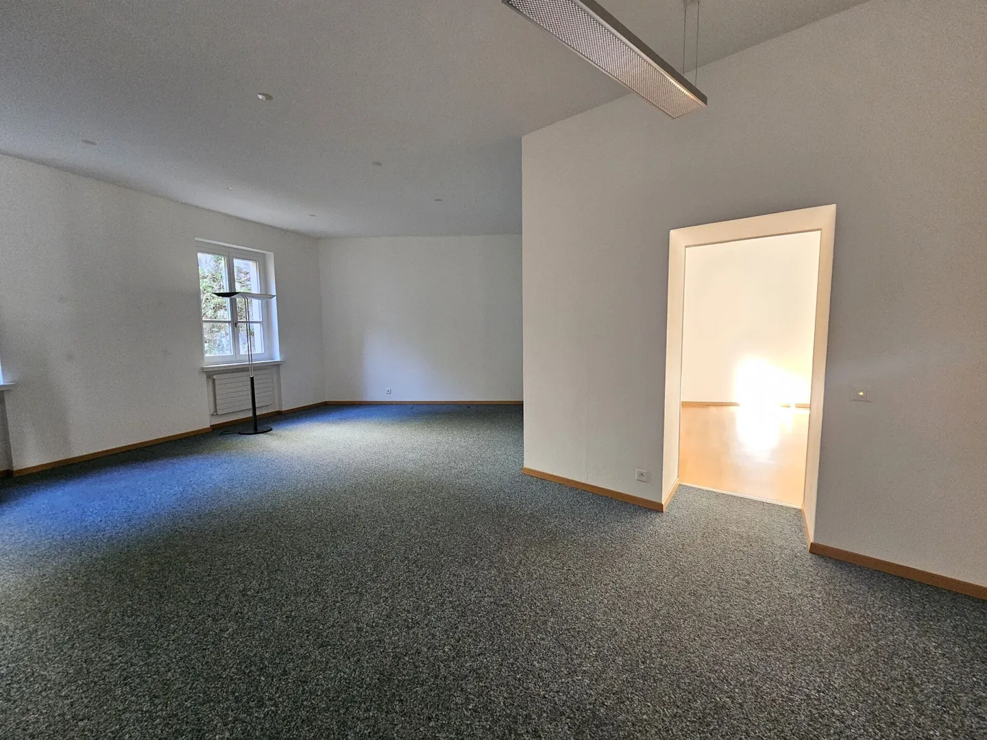 Office in the city center of 210 sqm - Photo 3 of 6