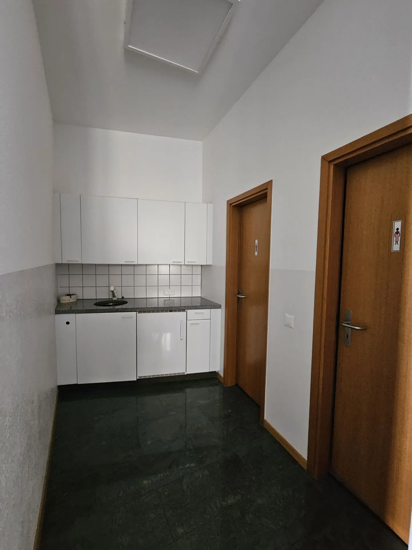 Office in the city center of 210 sqm - Photo 5 of 6