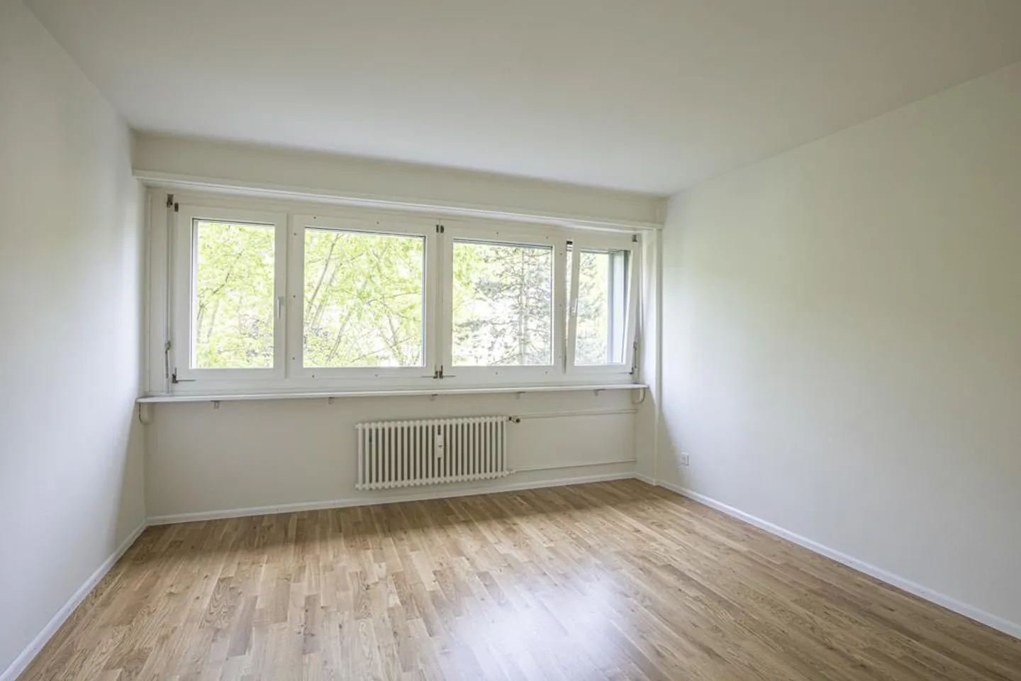 Bright Apartment Near Shopping Center - Photo 5 of 9