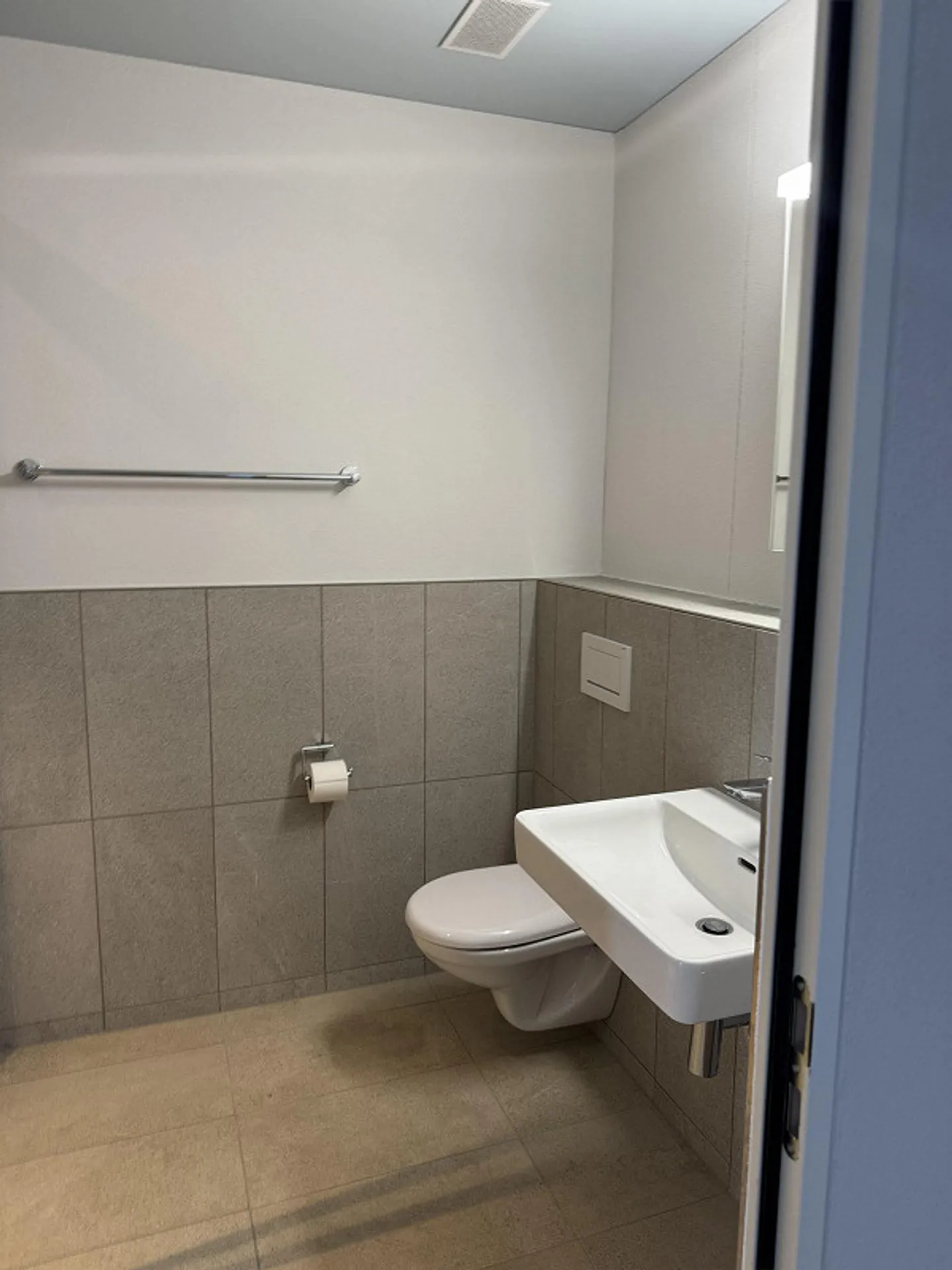 Newly built apartment with unique lake view - Photo 7 of 15