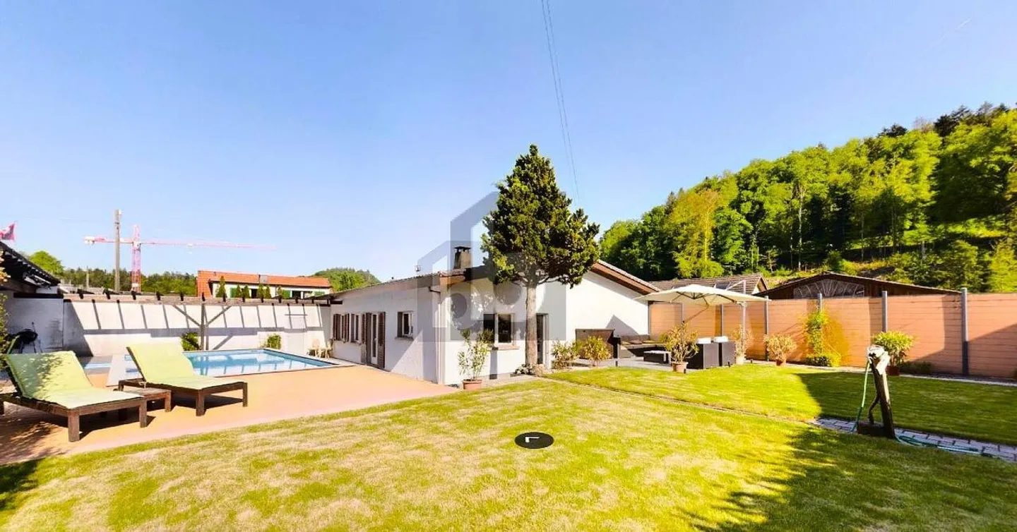 Adatto alle famiglie con giardino e piscina - Foto 2 di 6