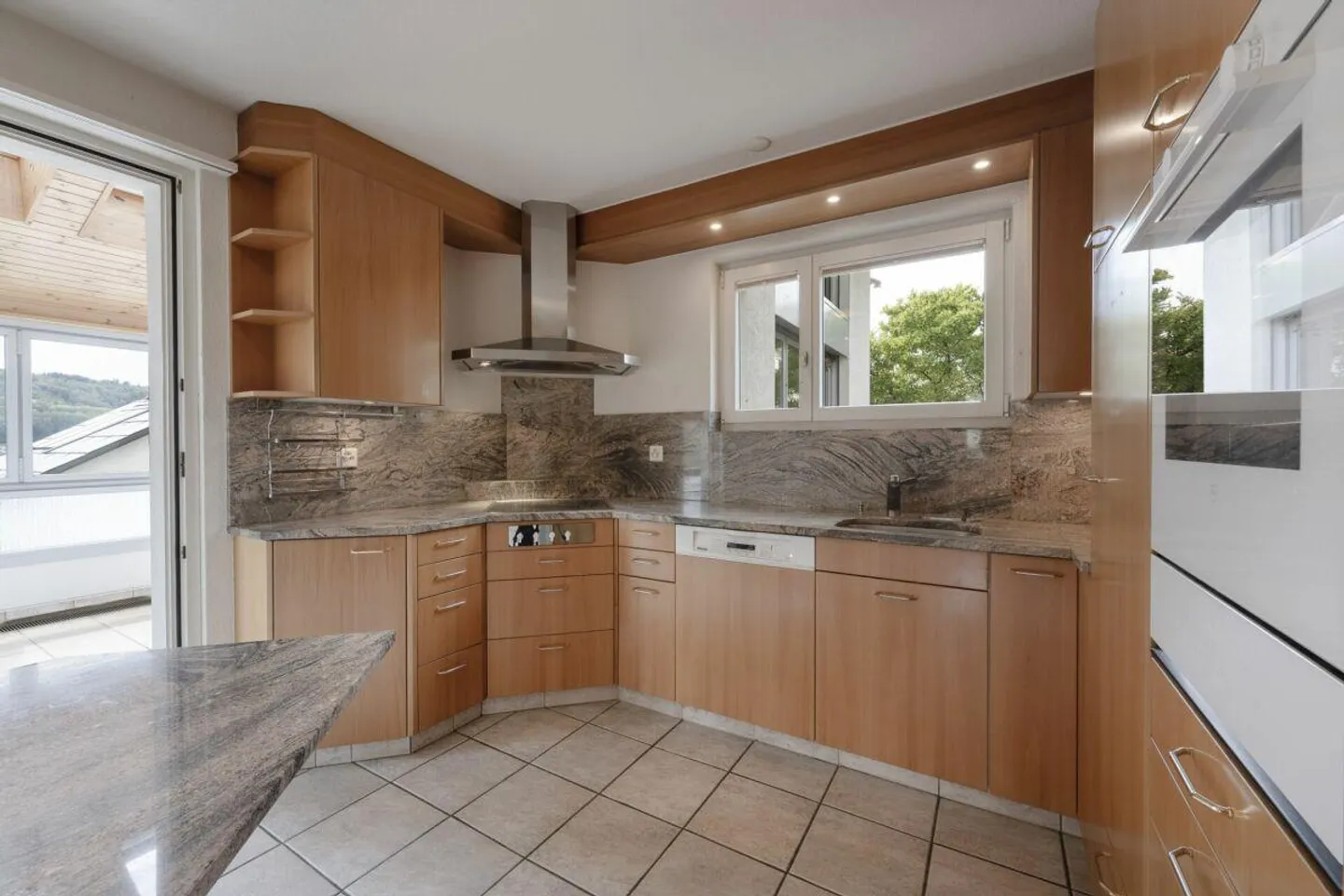 A home to arrive, stay and enjoy - Photo 10 of 14