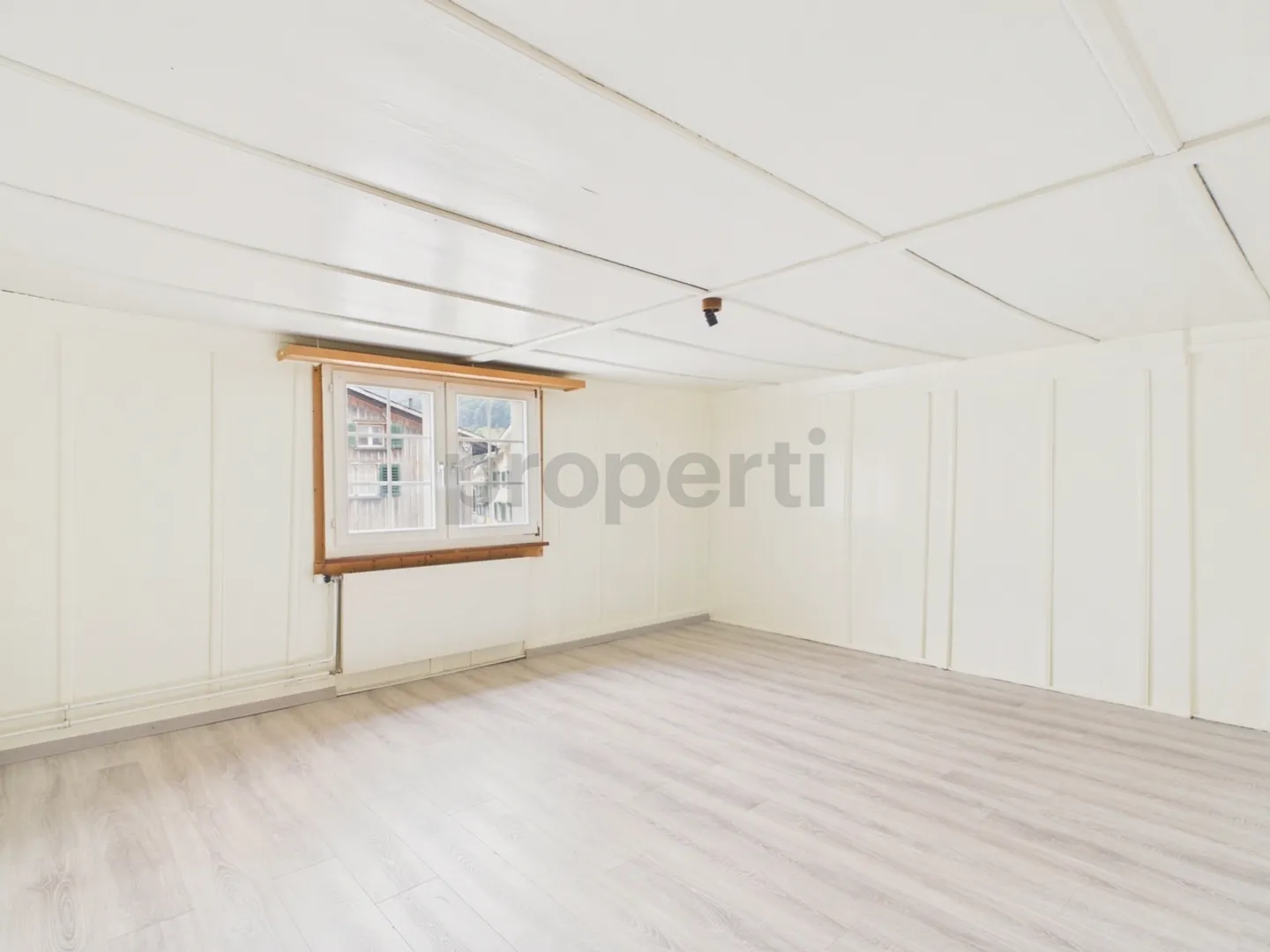 Maison individuelle historique avec potentiel polyvalent à Glarus Sud - Photo 2 sur 13