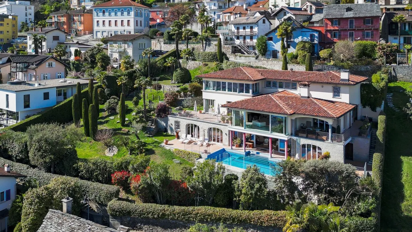 Luxuriöse Panoravilla mit atemberaubendem Blick auf den Lago Maggiore - Foto 2 von 10
