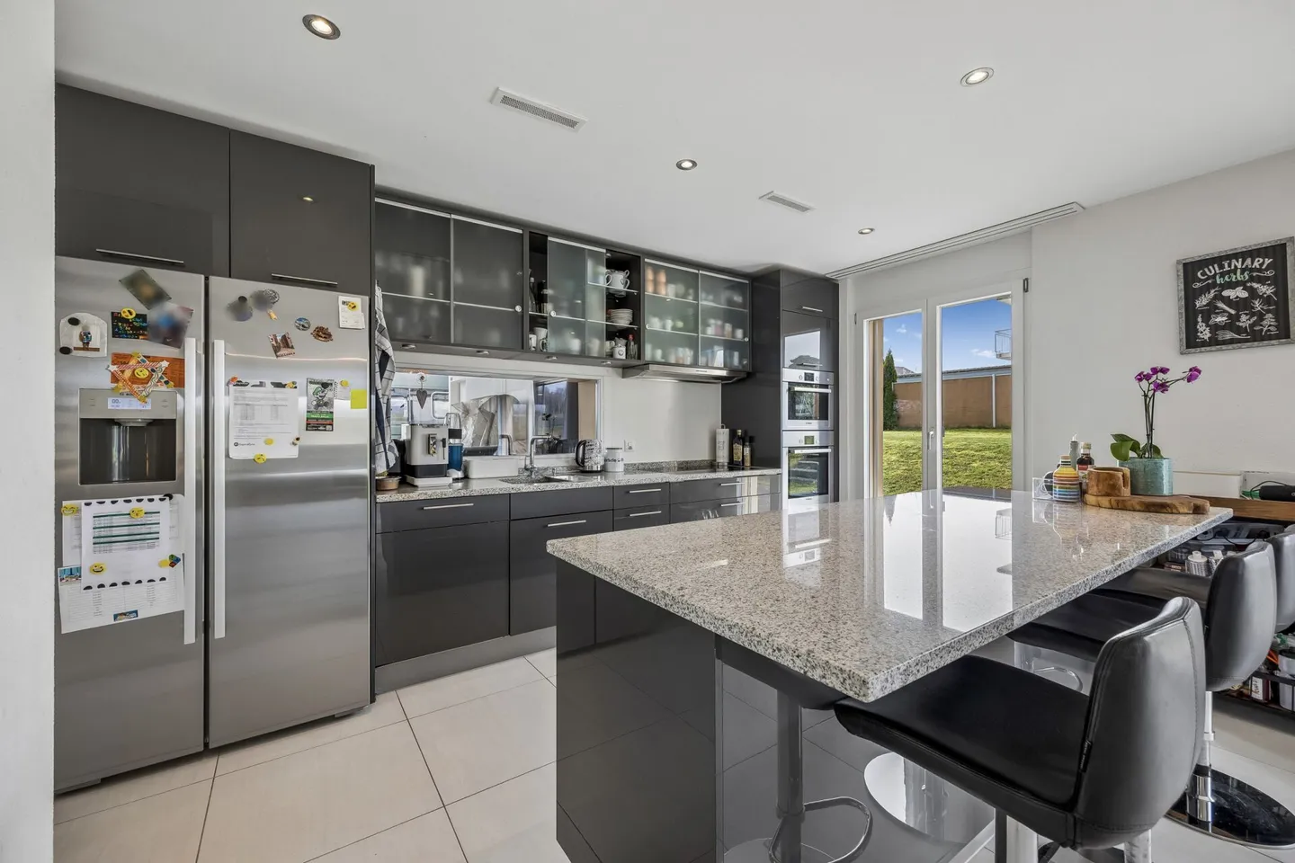 Maison individuelle élégante avec jardin paradisiaque et vue - Photo 3 sur 13