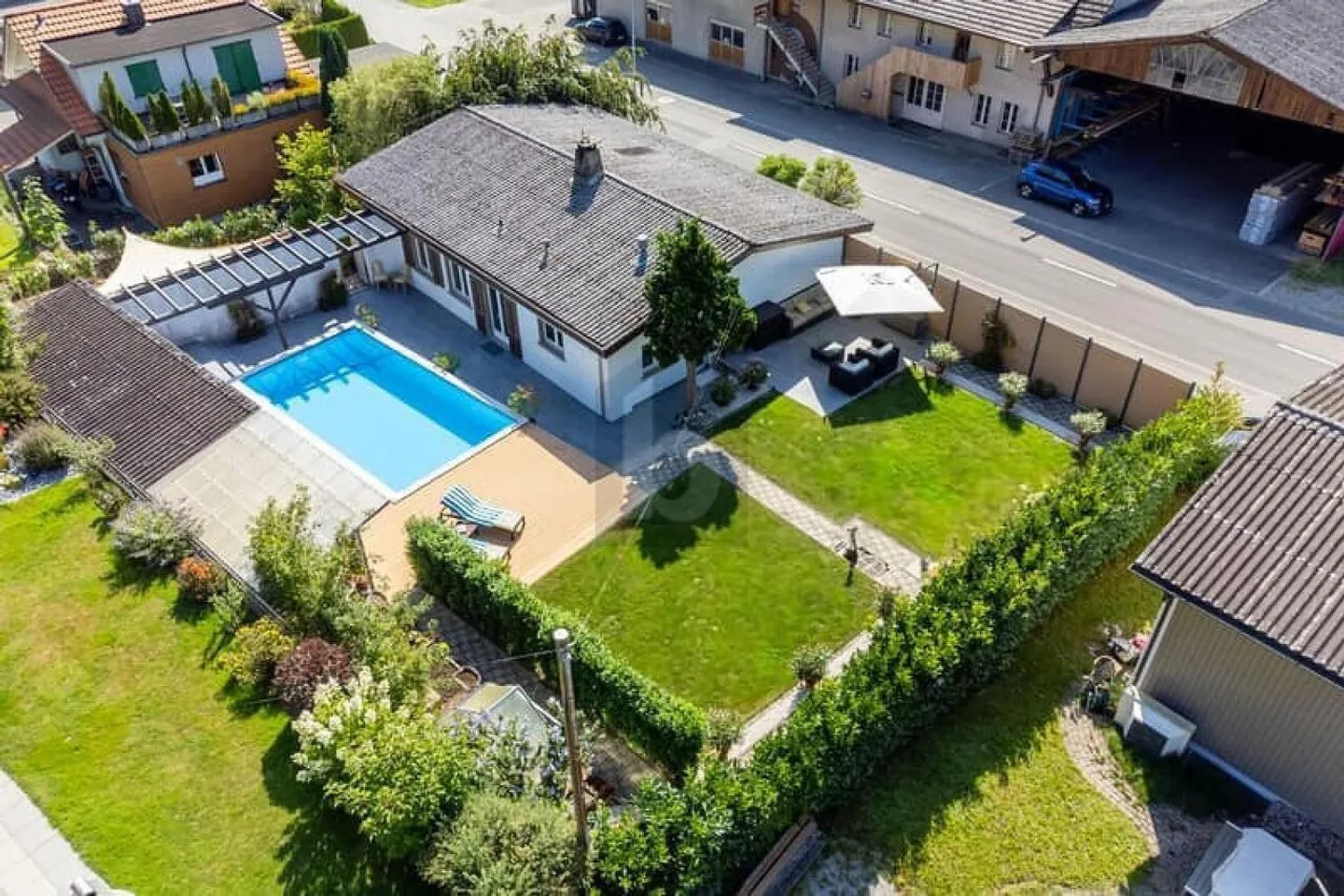 Adatto alle famiglie con giardino e piscina - Foto 5 di 6