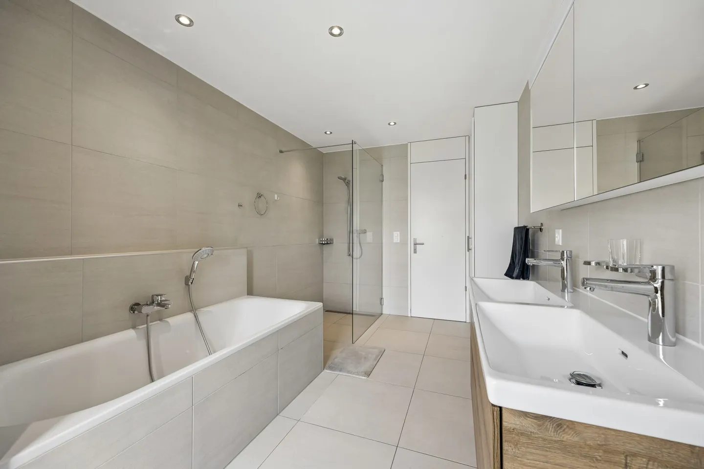 Maison individuelle élégante avec jardin paradisiaque et vue - Photo 4 sur 13