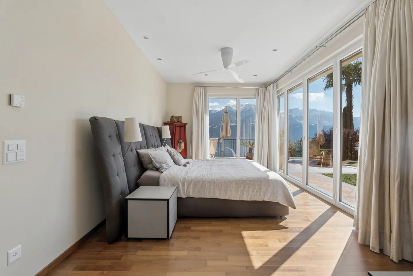 Luxuriöse Panoravilla mit atemberaubendem Blick auf den Lago Maggiore - Foto 5 von 10