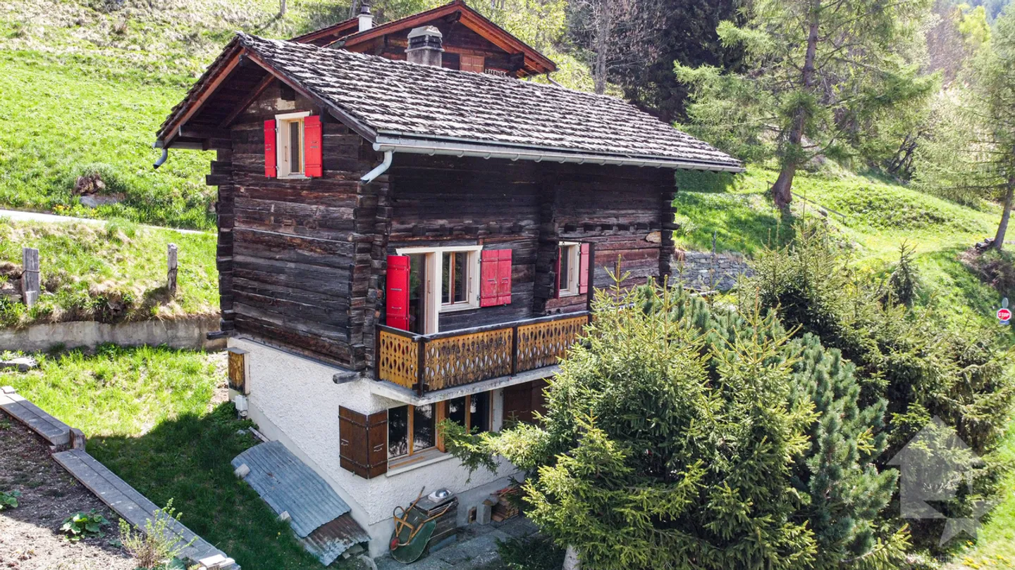 Charmantes traditionelles Chalet auf drei Ebenen mit Panoramablick über das Tal - Foto 1 von 24