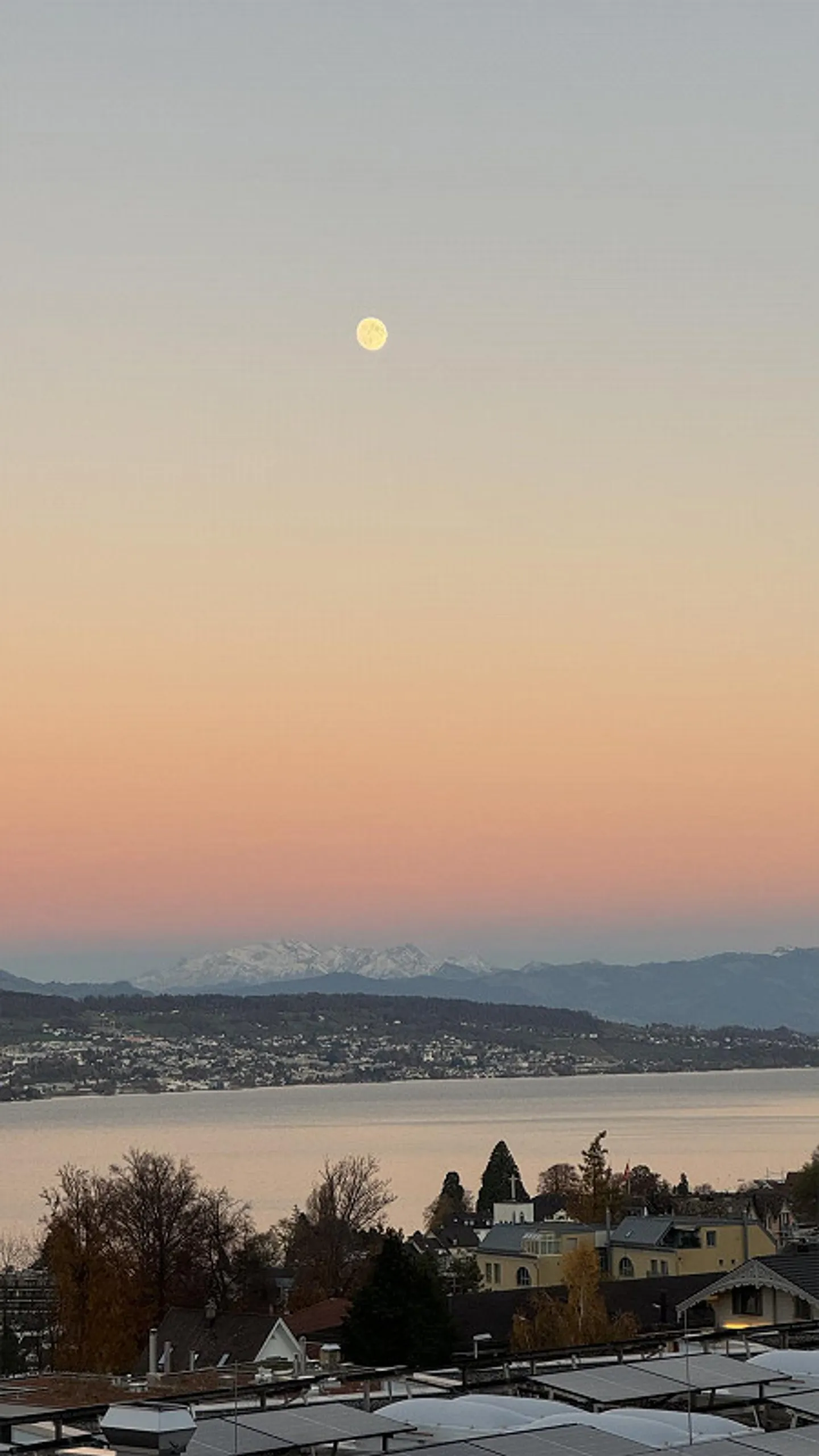 Newly built apartment with unique lake view - Photo 11 of 15