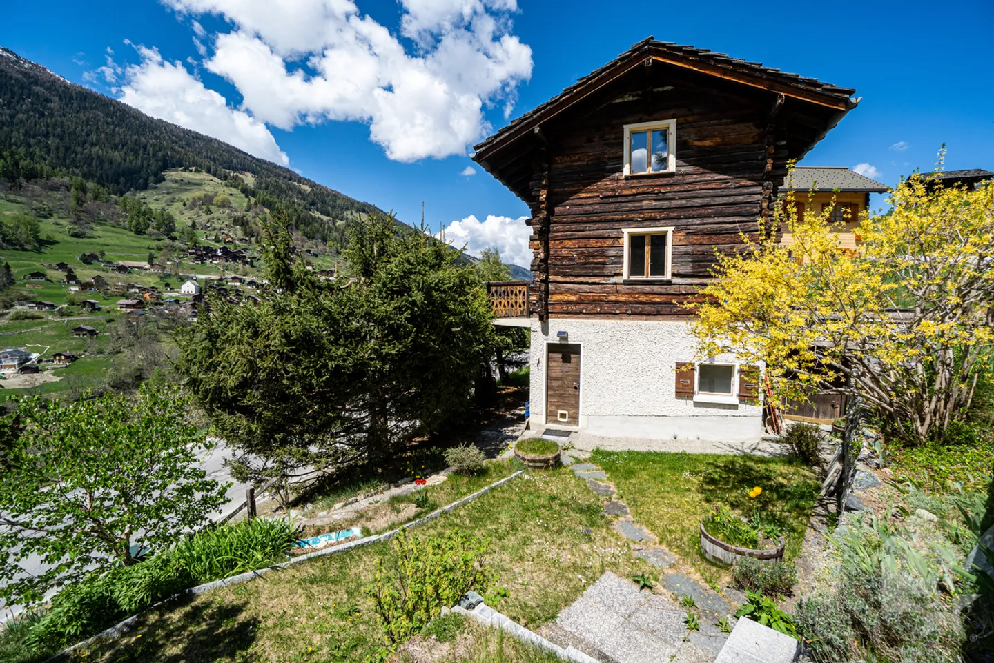 Charmantes traditionelles Chalet auf drei Ebenen mit Panoramablick über das Tal - Foto 2 von 24