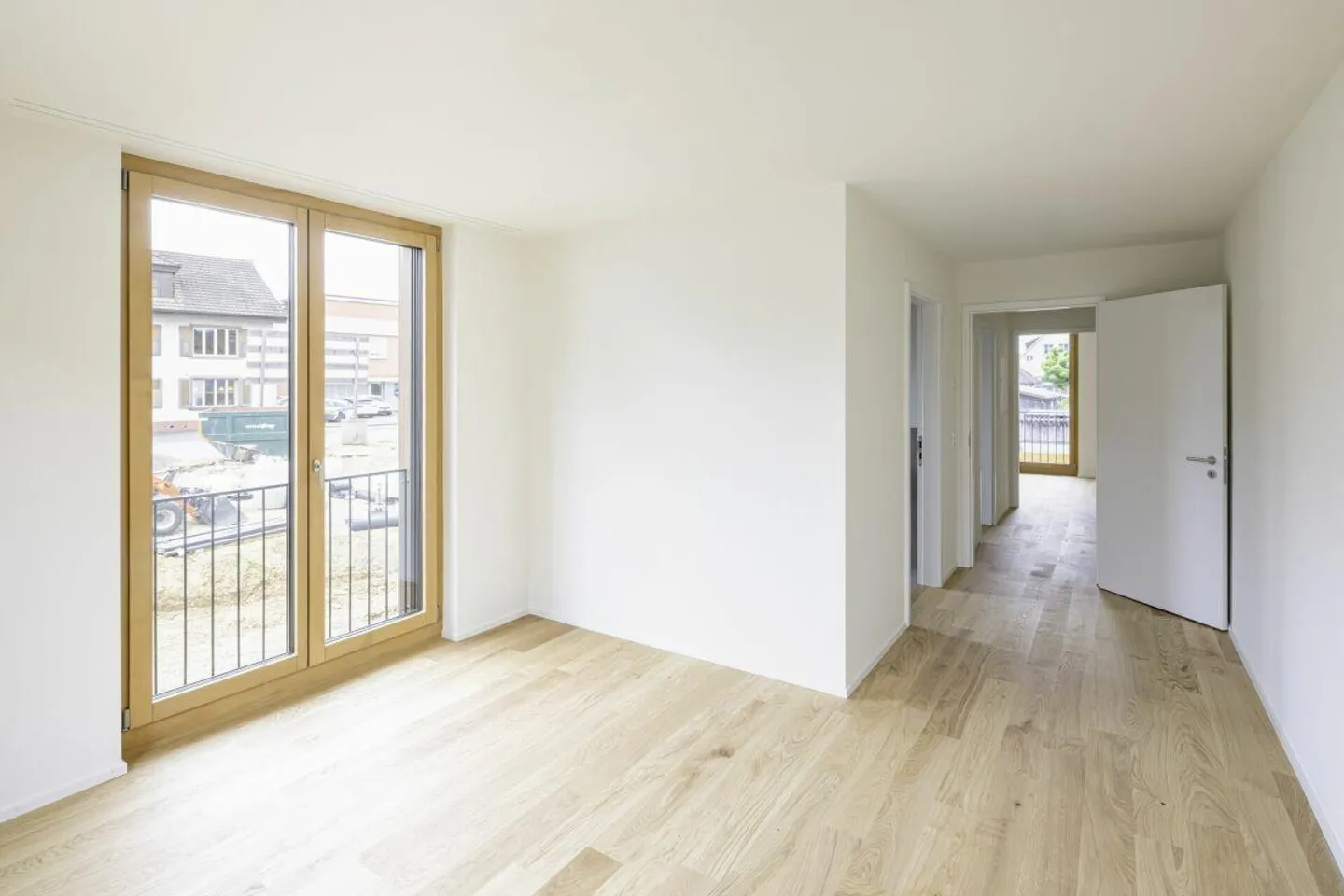 Expanded and ready-to-move-in 4.5-room new apartment - Photo 7 of 11