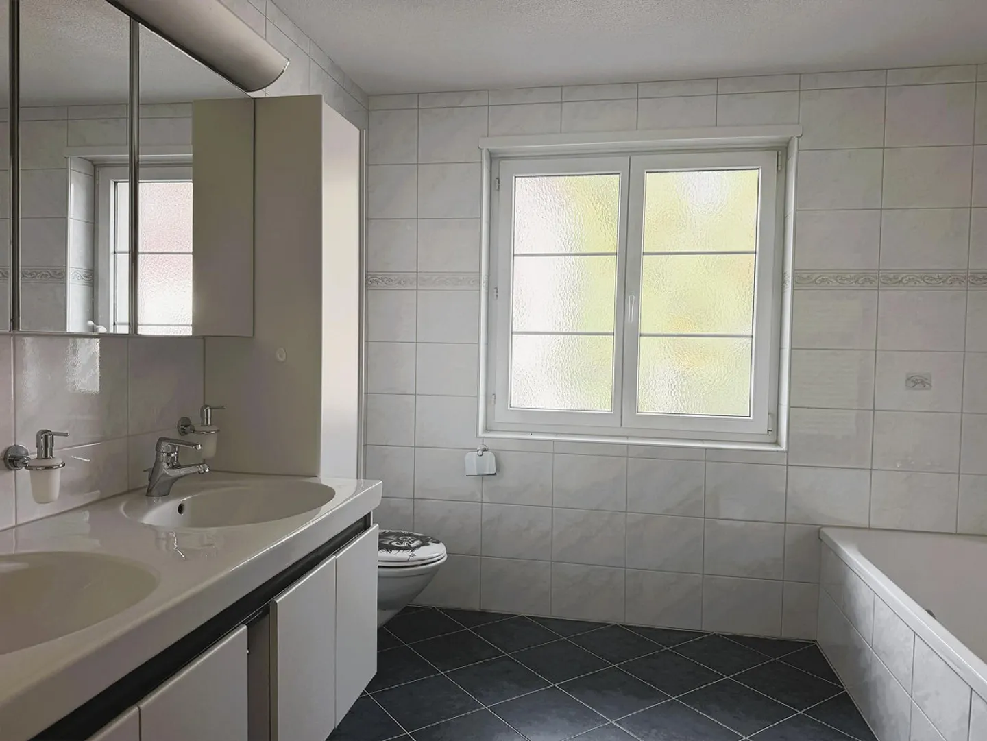 Maison individuelle spacieuse, mitoyenne, avec grand jardin - Photo 7 sur 15