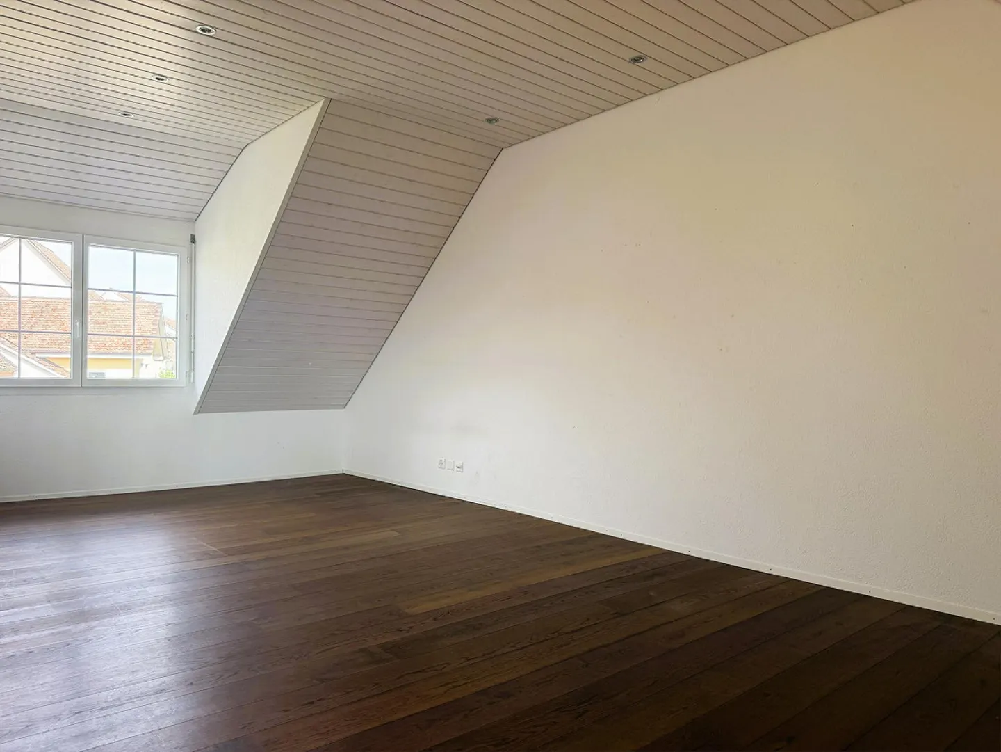 Maison individuelle spacieuse, mitoyenne, avec grand jardin - Photo 11 sur 15