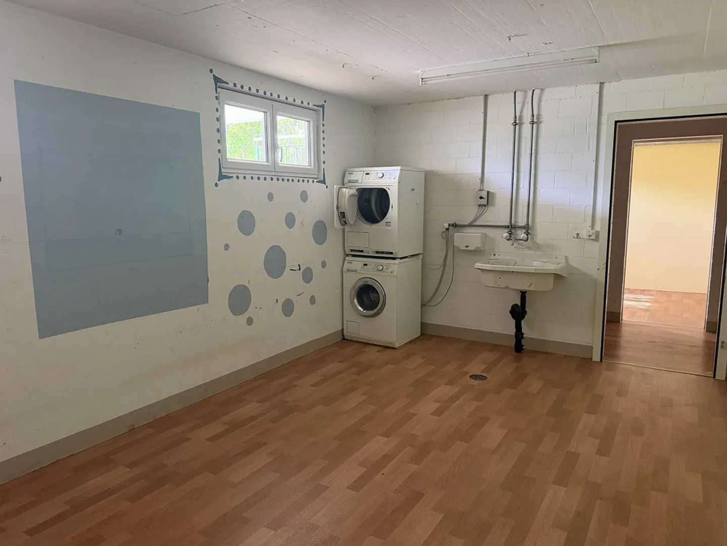 Maison individuelle spacieuse, mitoyenne, avec grand jardin - Photo 13 sur 15