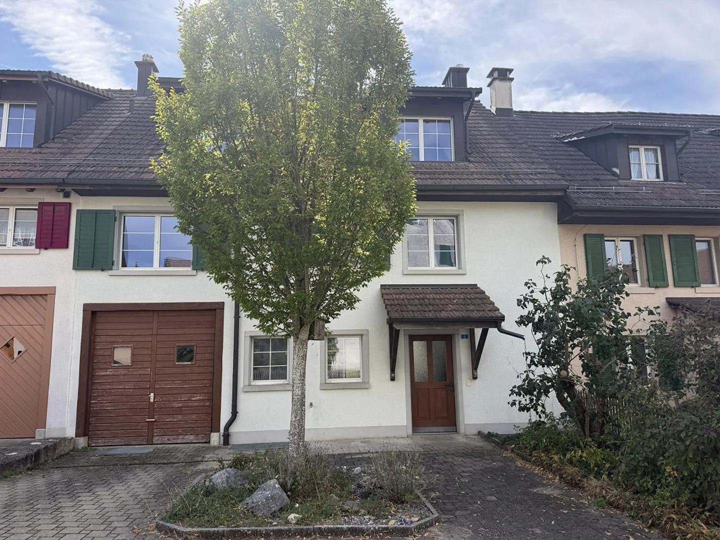 Maison individuelle spacieuse, mitoyenne, avec grand jardin - Photo 14 sur 15