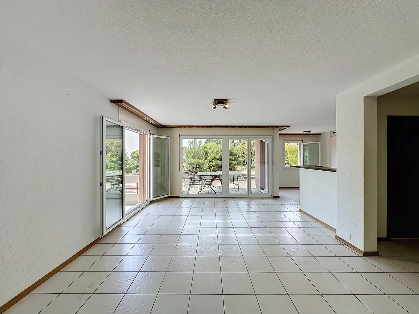 Grosse Wohnung mit grosser Terrasse - Foto 1 von 9