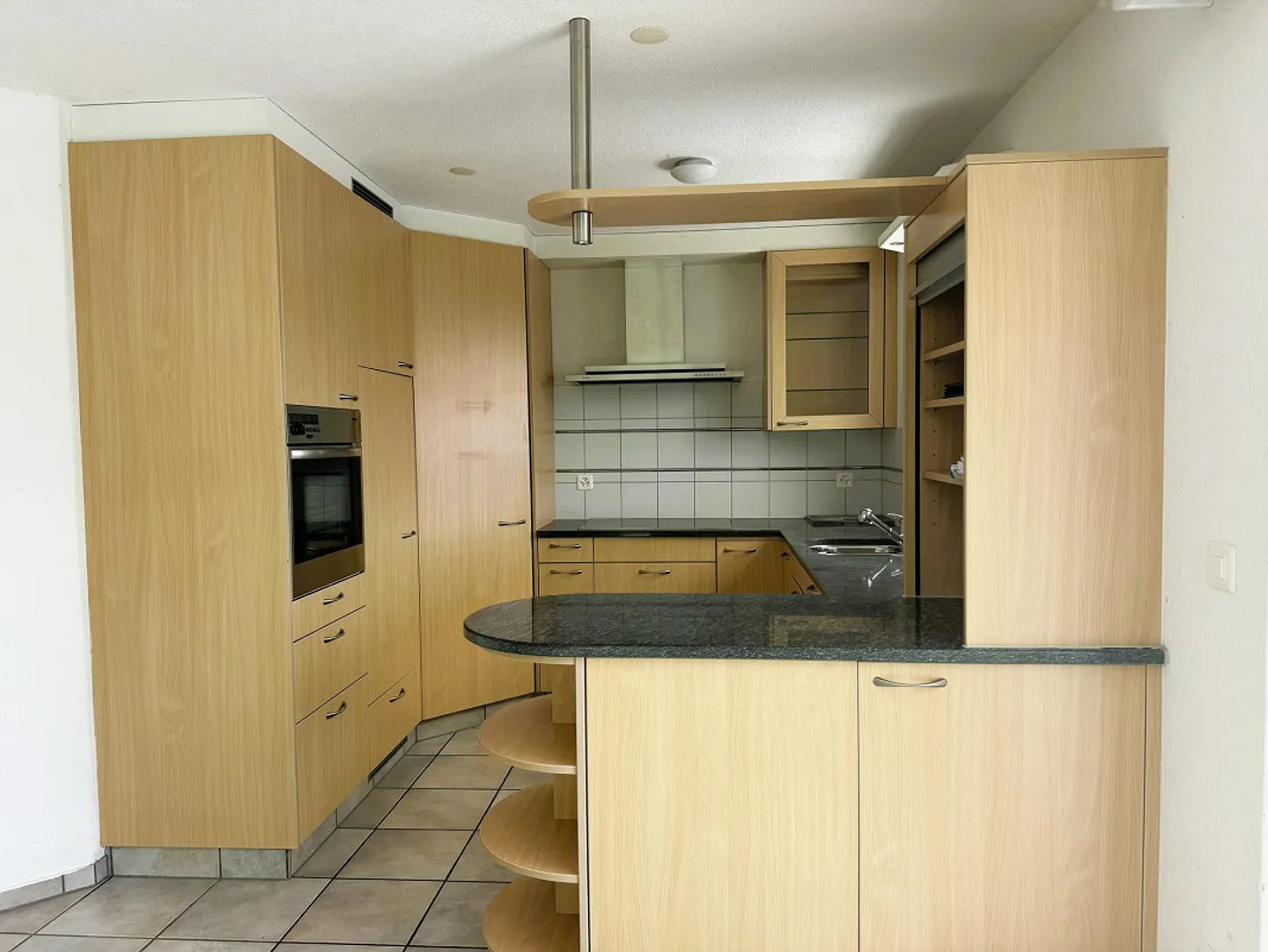 Maison individuelle spacieuse, mitoyenne, avec grand jardin - Photo 4 sur 15