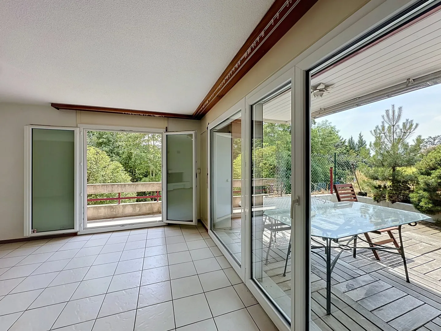 Grosse Wohnung mit grosser Terrasse - Foto 2 von 9