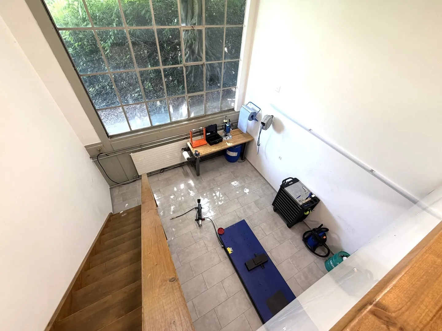 Box garage versatile con attrezzature di alta qualità - ideale per gli amanti delle moto - Foto 4 di 6