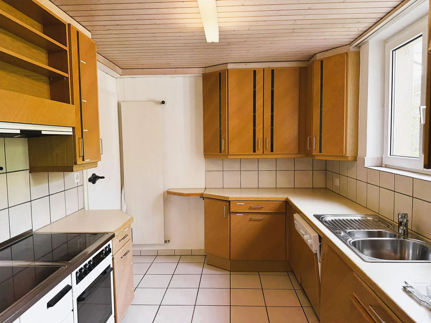 Maison individuelle dans un emplacement ensoleillé, beau et calme avec réserve de construction - Photo 5 sur 15