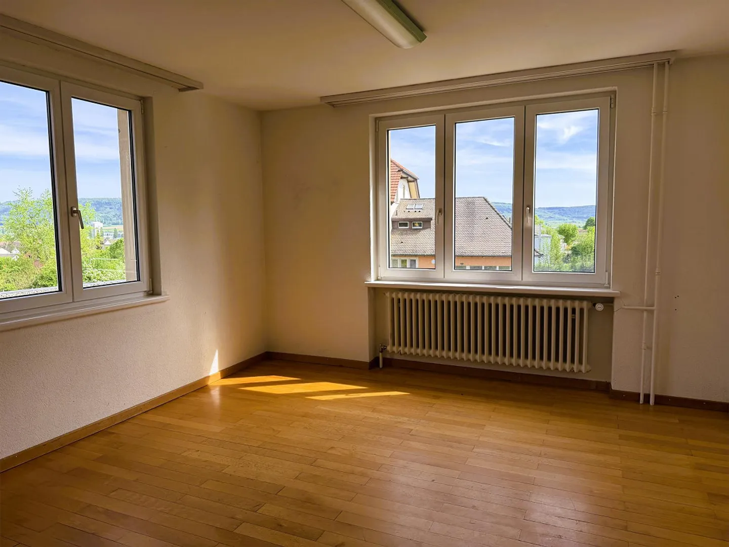 Maison individuelle dans un emplacement ensoleillé, beau et calme avec réserve de construction - Photo 7 sur 15