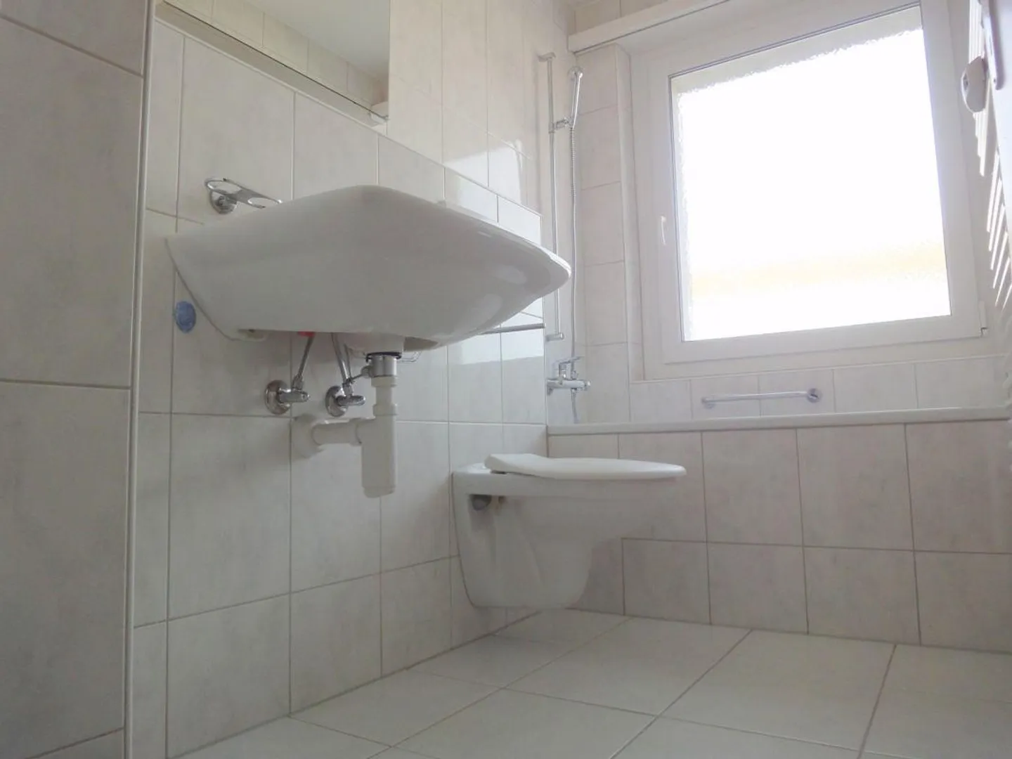 Bell'appartamento di 3 stanze situato in una zona tranquilla Copia Copia - Foto 3 di 17