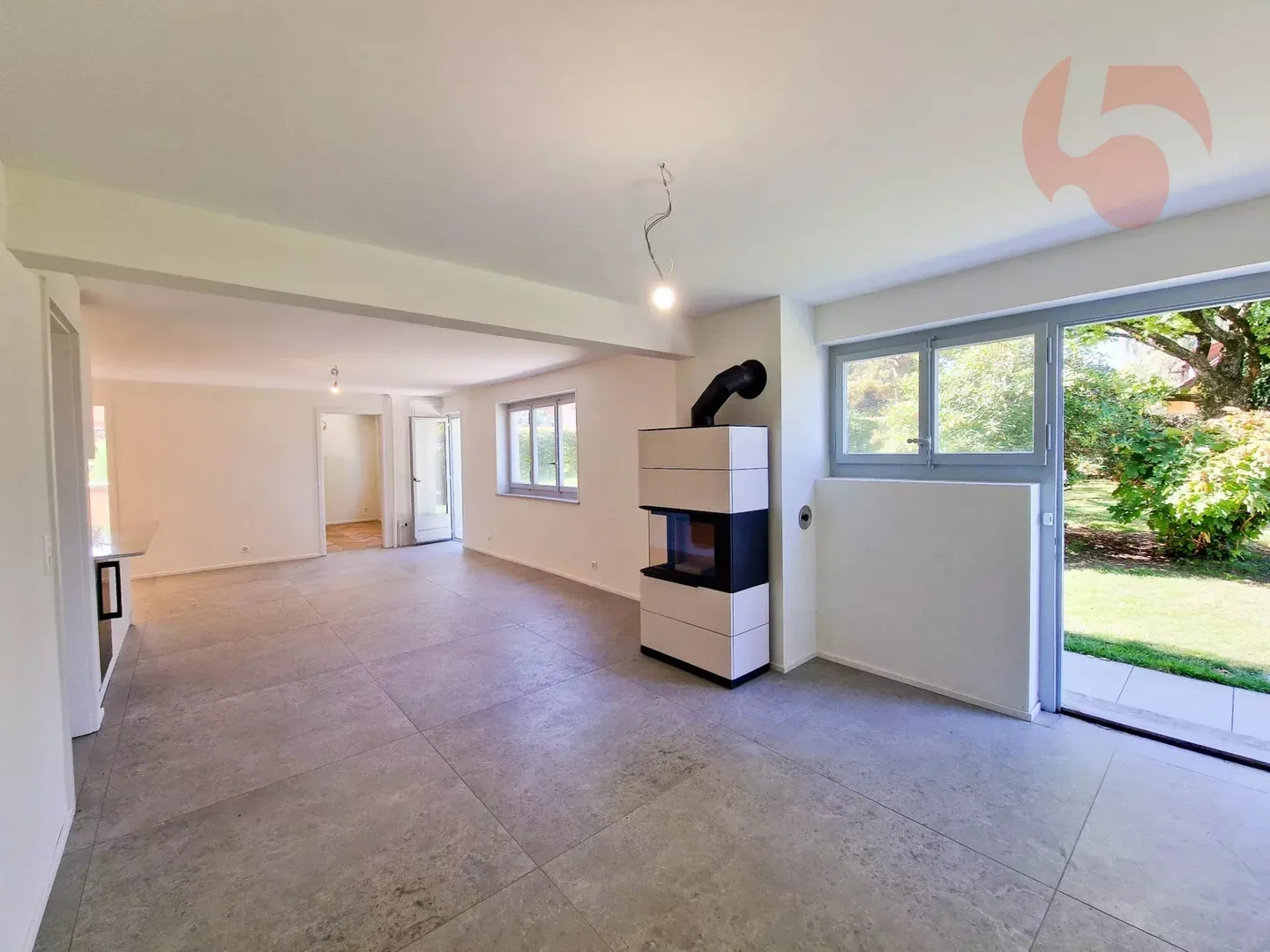 Splendide appartement de 3,5 pièces au rez-de-chaussée d'une villa conçue par un architecte - Photo 5 sur 26