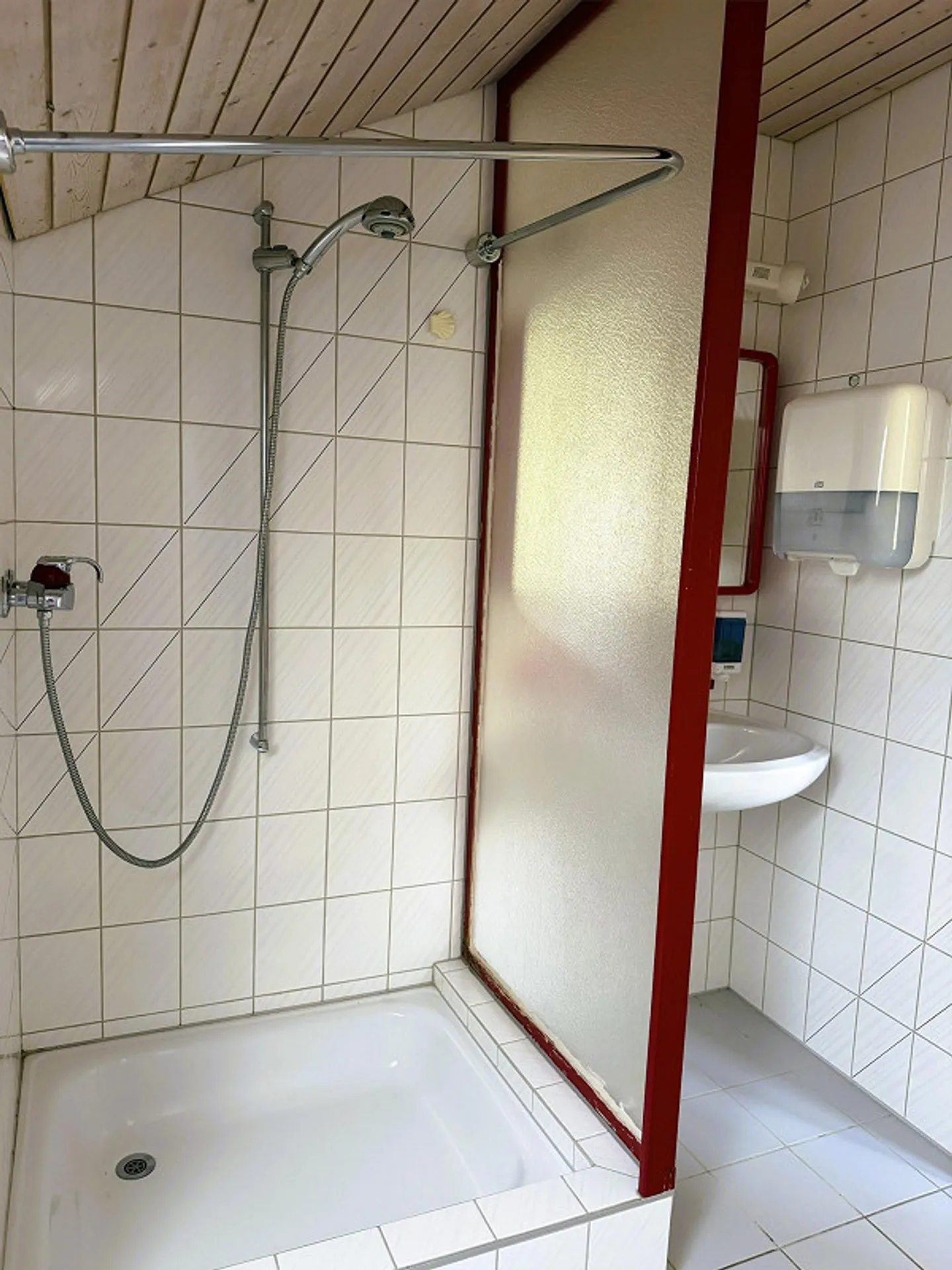 Maison individuelle dans un emplacement ensoleillé, beau et calme avec réserve de construction - Photo 11 sur 15