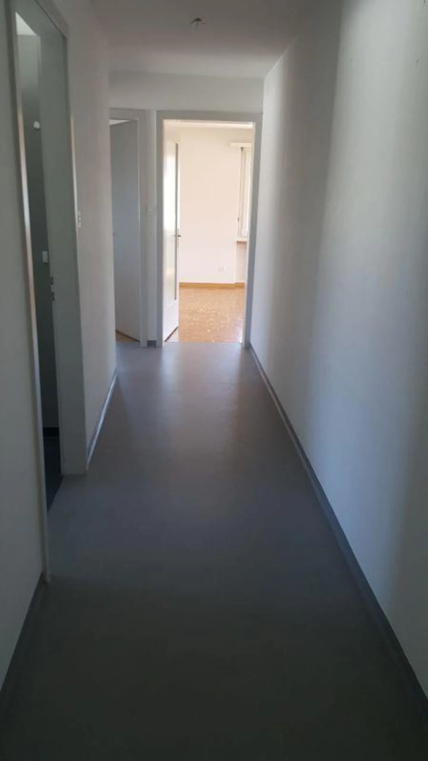 Bell'appartamento di 3 stanze situato in una zona tranquilla Copia Copia - Foto 9 di 17