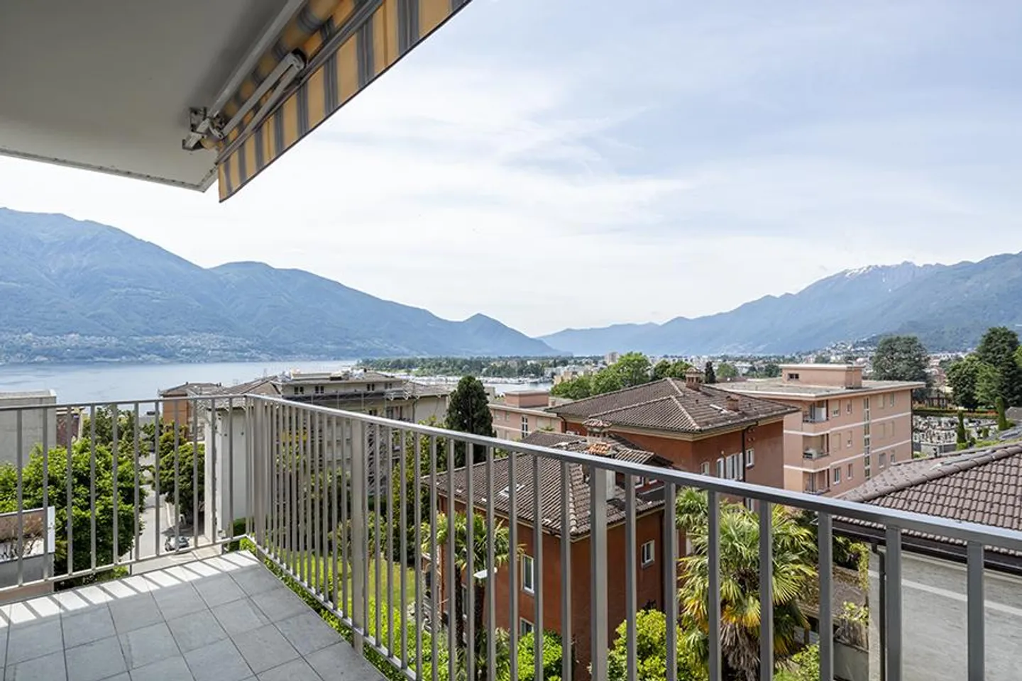 Attico con vista lago a Muralto - Foto 1 di 12