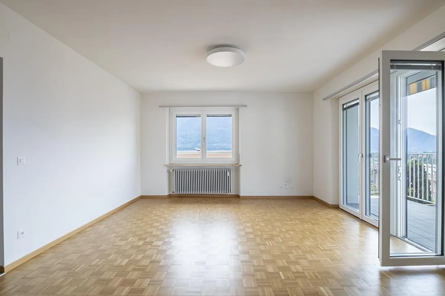 Attico con vista lago a Muralto - Foto 3 di 12