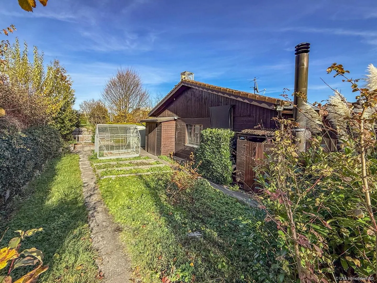 Casa unifamiliare con giardino spazioso - Foto 3 di 13