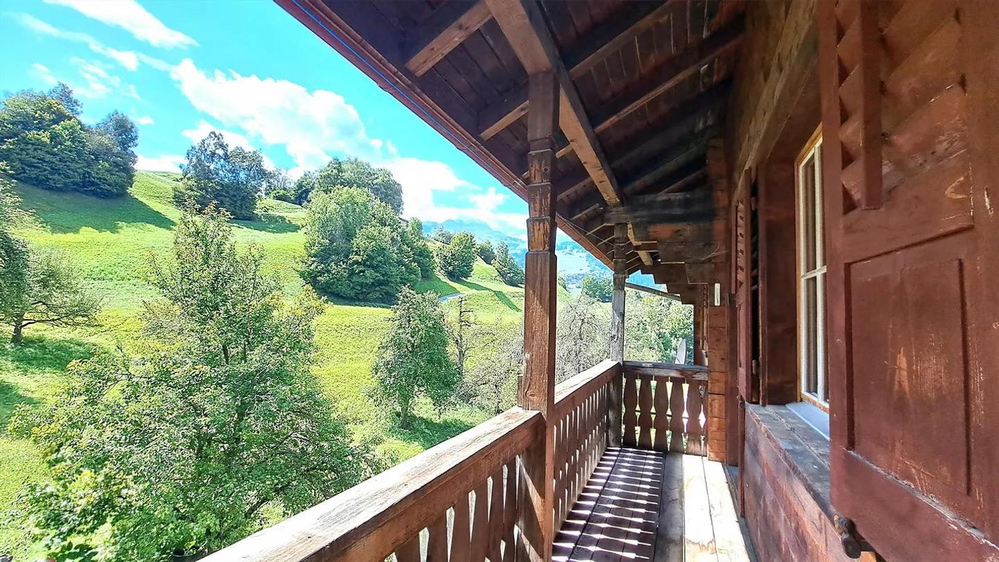 Idyllic property with large plot and development potential - Photo 1 of 6