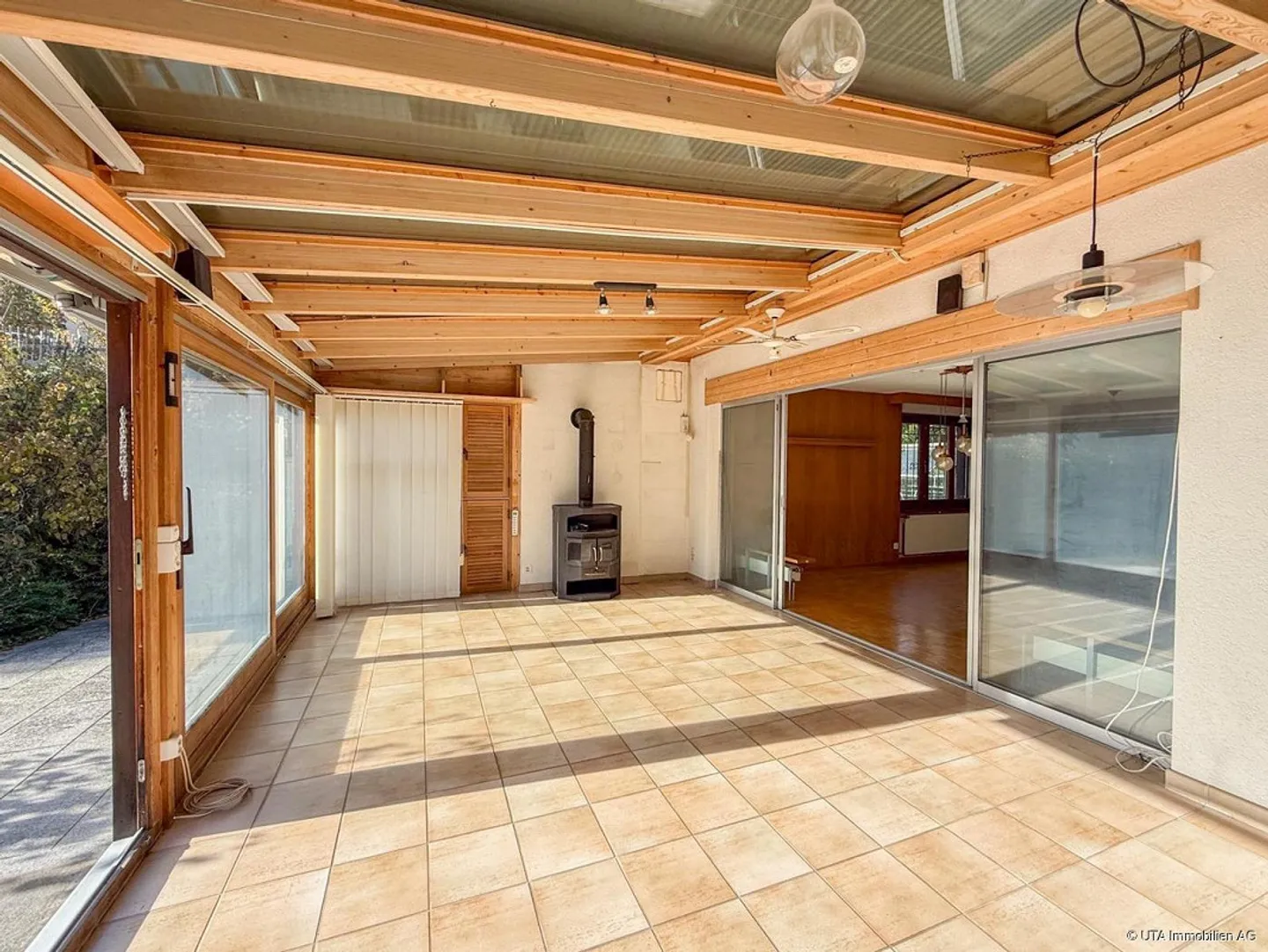 Casa unifamiliare con giardino spazioso - Foto 6 di 13