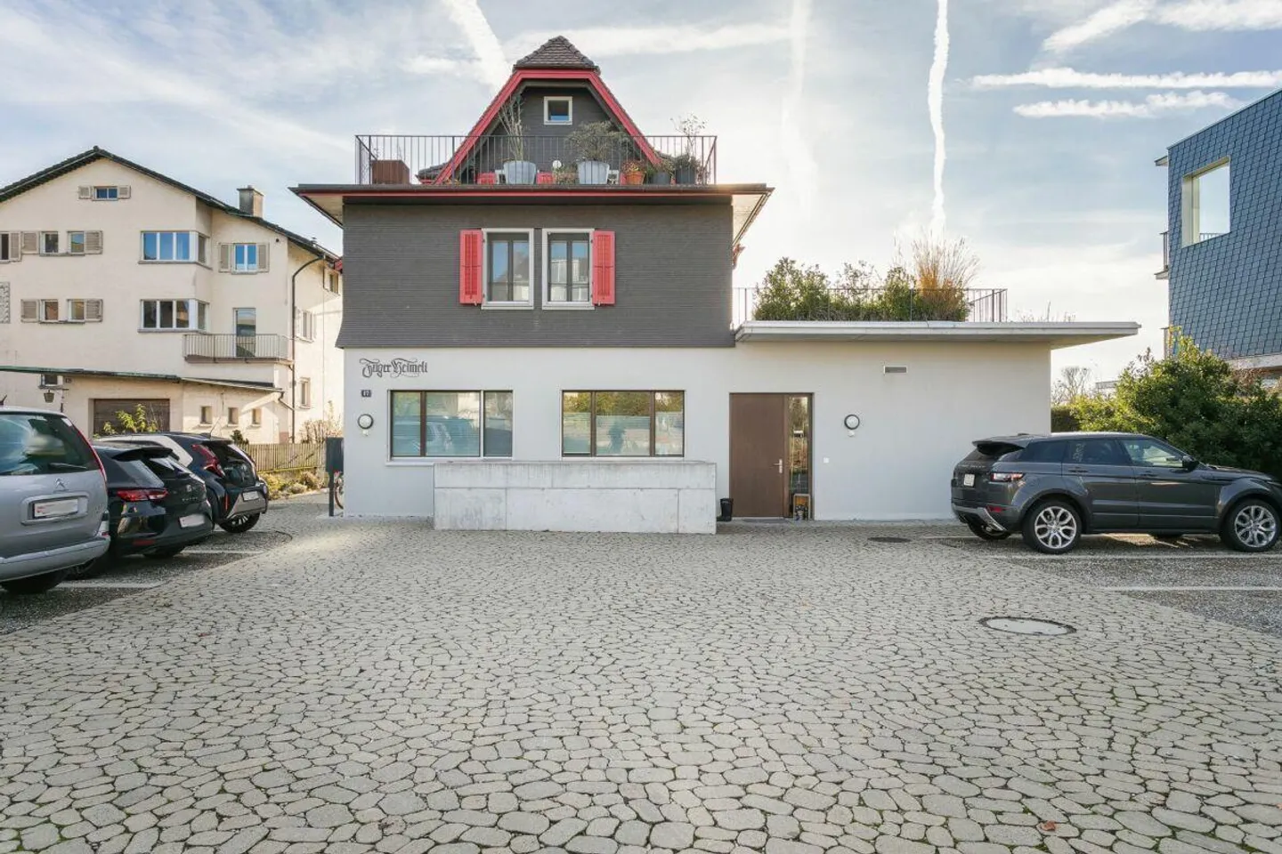 Unique 4.5-room maisonette apartment with private lake access - Photo 2 of 11