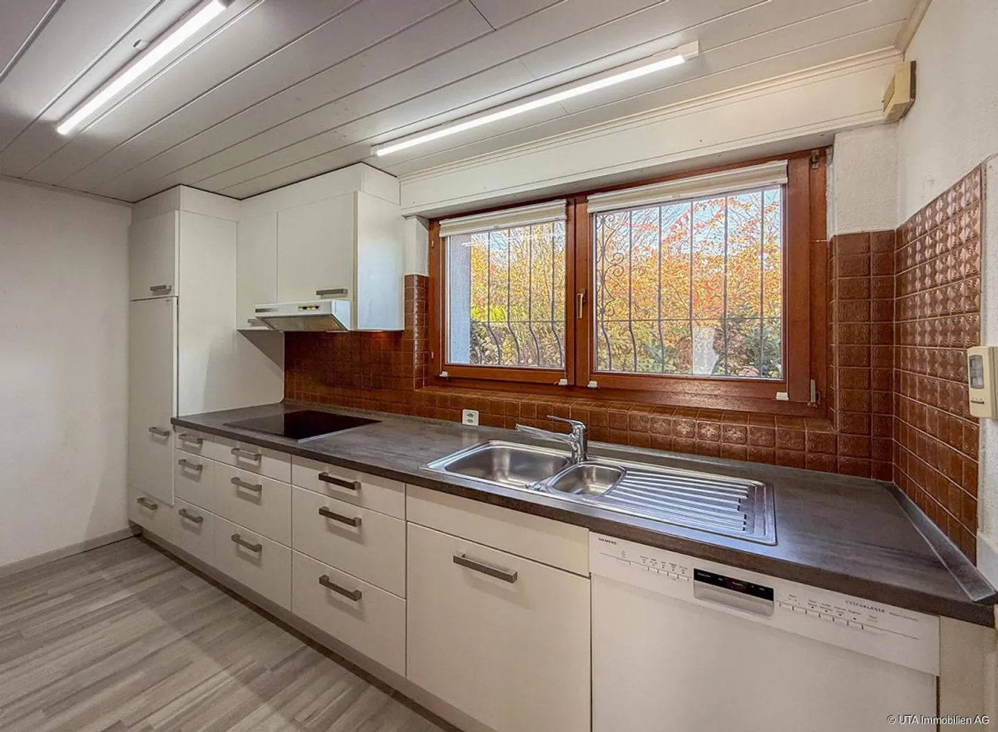 Casa unifamiliare con giardino spazioso - Foto 5 di 13