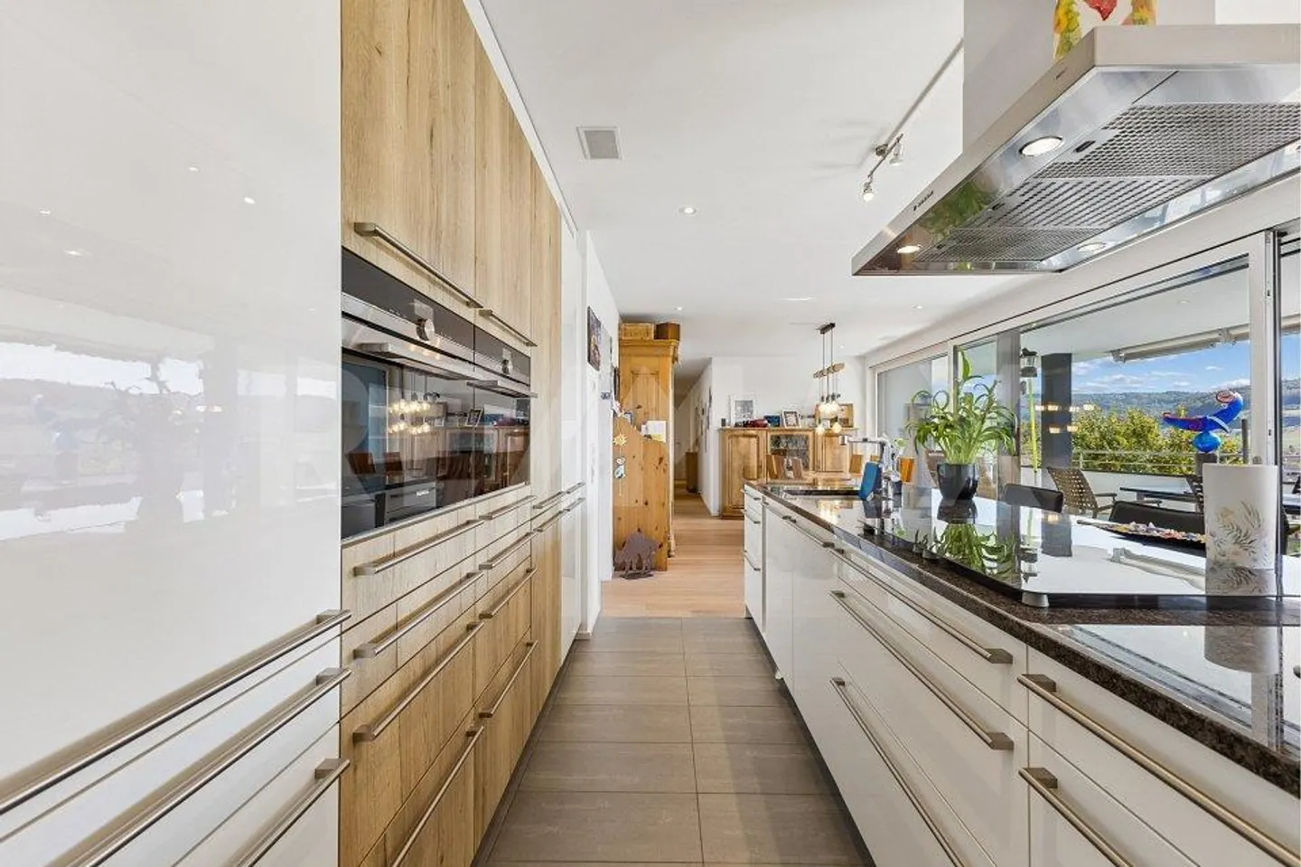 Living with a View – Exclusive Terrace Apartment in a Privileged Location... - Photo 4 of 13