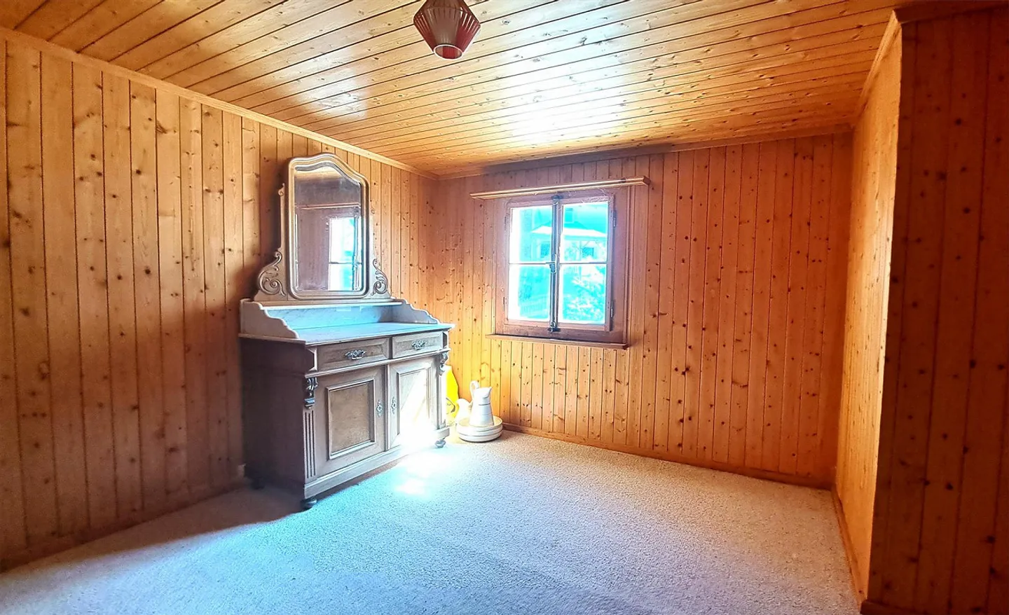 Idyllic property with large plot and development potential - Photo 6 of 6