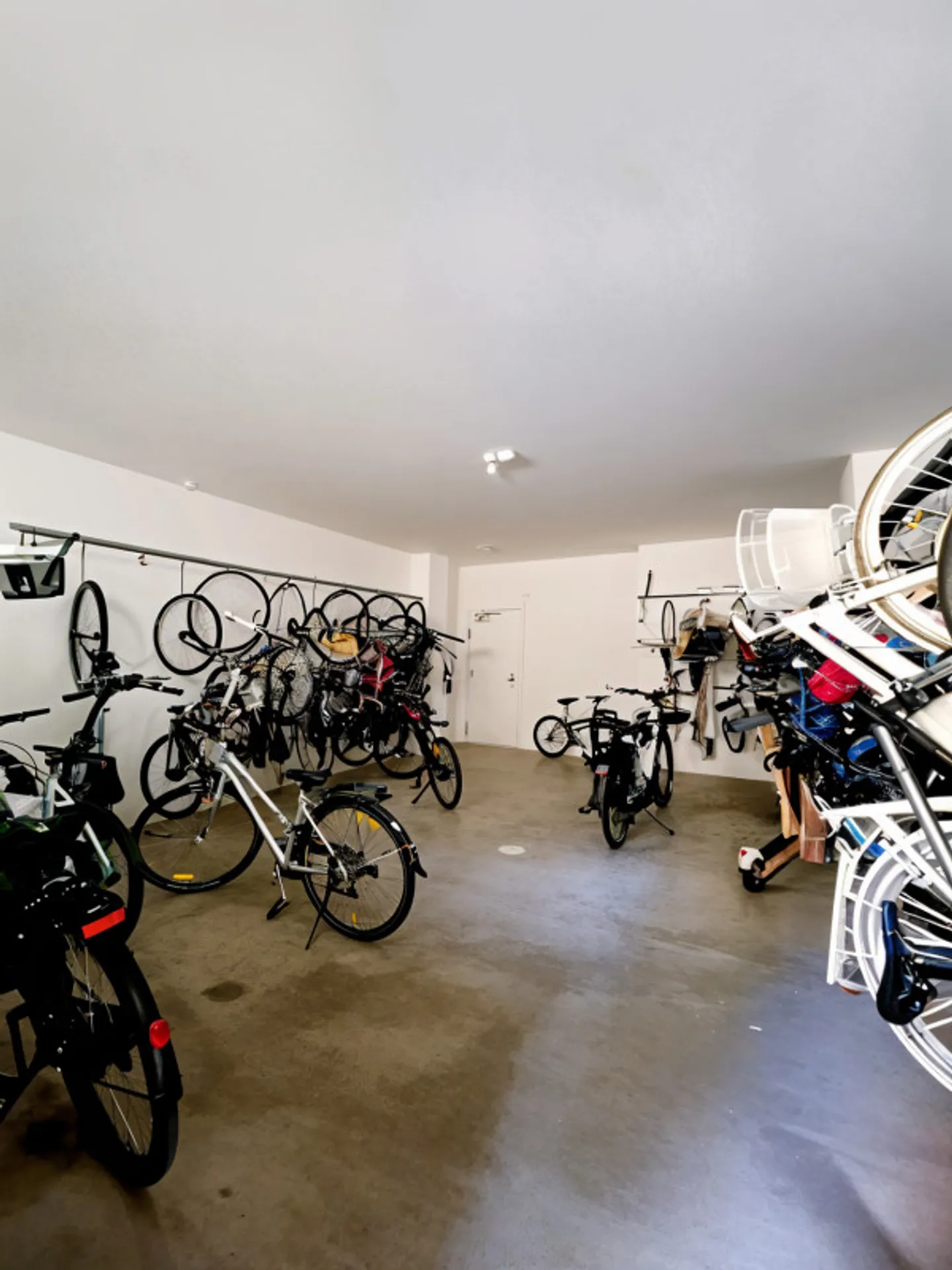 Exclusive: Comfortable Apartment with indoor and outdoor pool, sauna - Photo 8 of 10