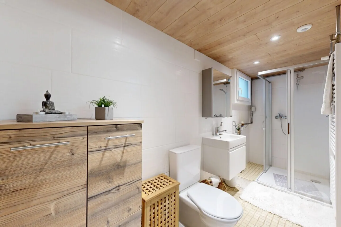 Renovated Family Home: Garden, Terrace & Independent Potential - Photo 11 of 12