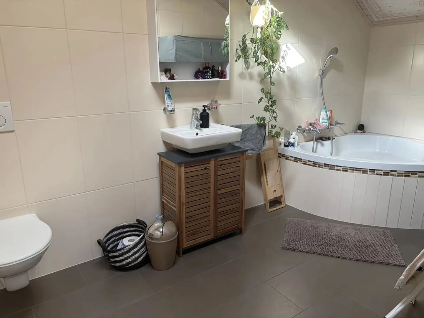 3.5-room duplex apartment on the 4th floor with balcony and garden and mountain view. - Photo 9 of 12