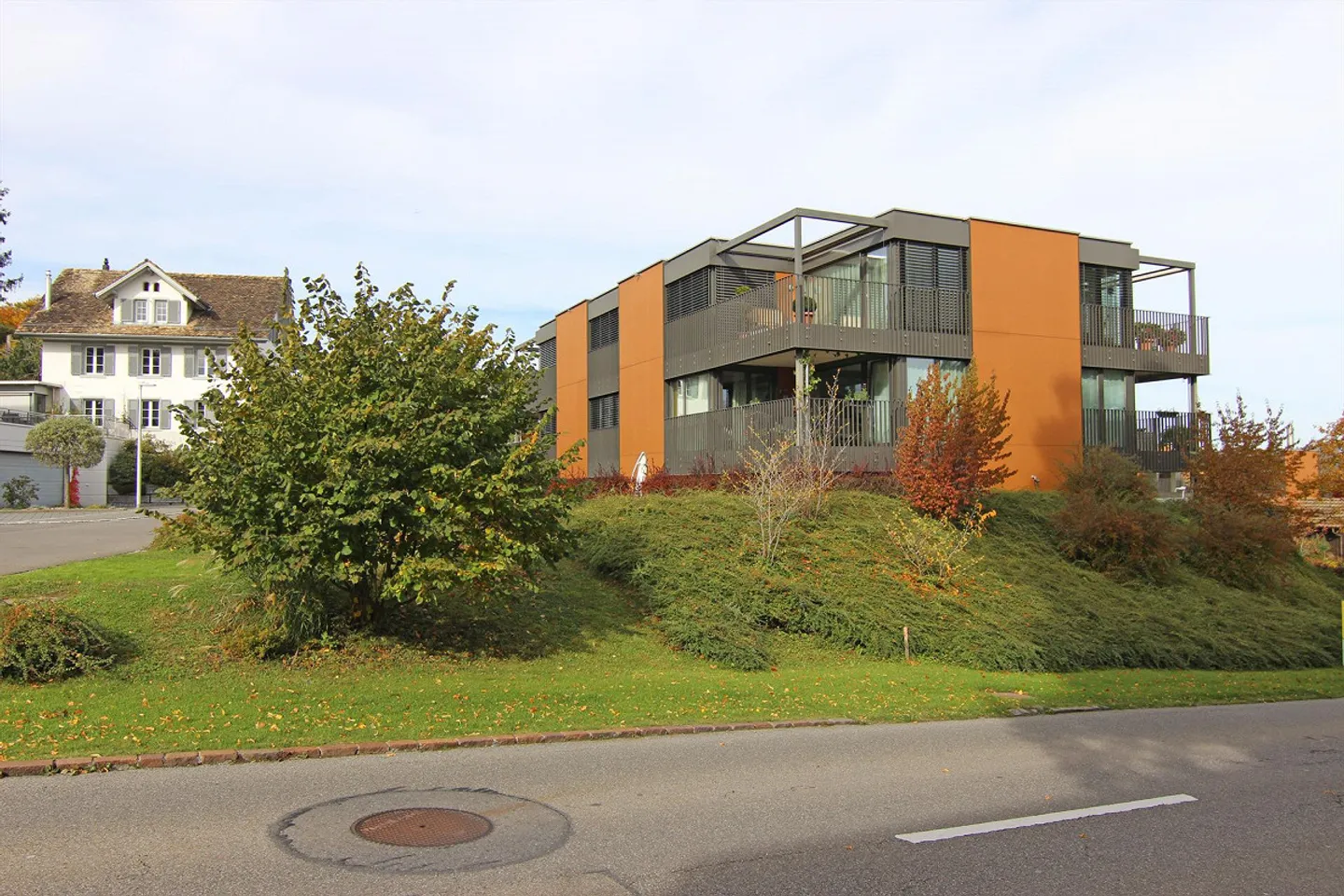 Vivere soleggiato e moderno con vista sul lago - Foto 1 di 8