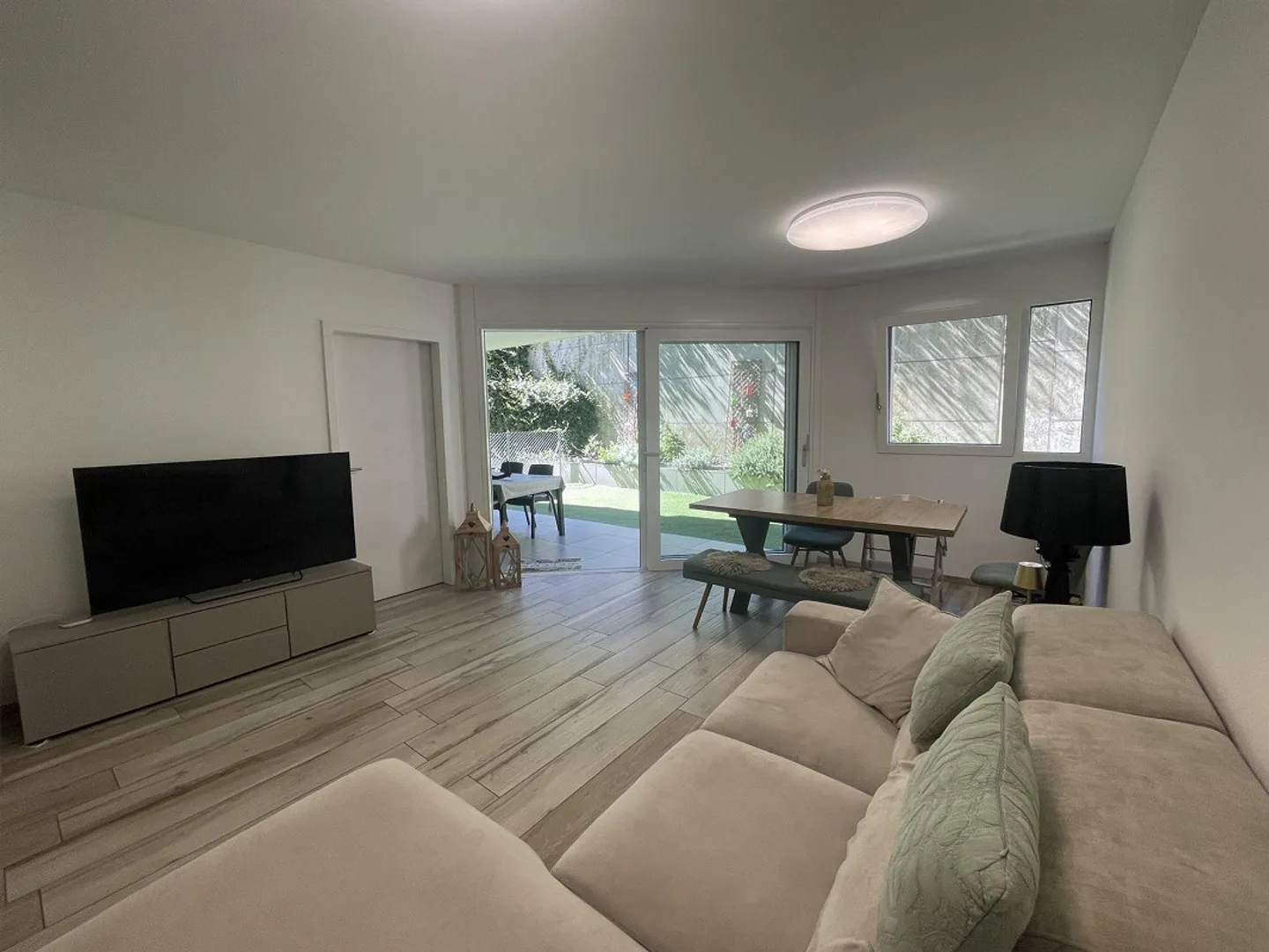 APPARTAMENTO RECENTE E MODERNO DI 3,5 LOCALI CON PICCOLO GIARDINO A SORENGO - Foto 3 di 13
