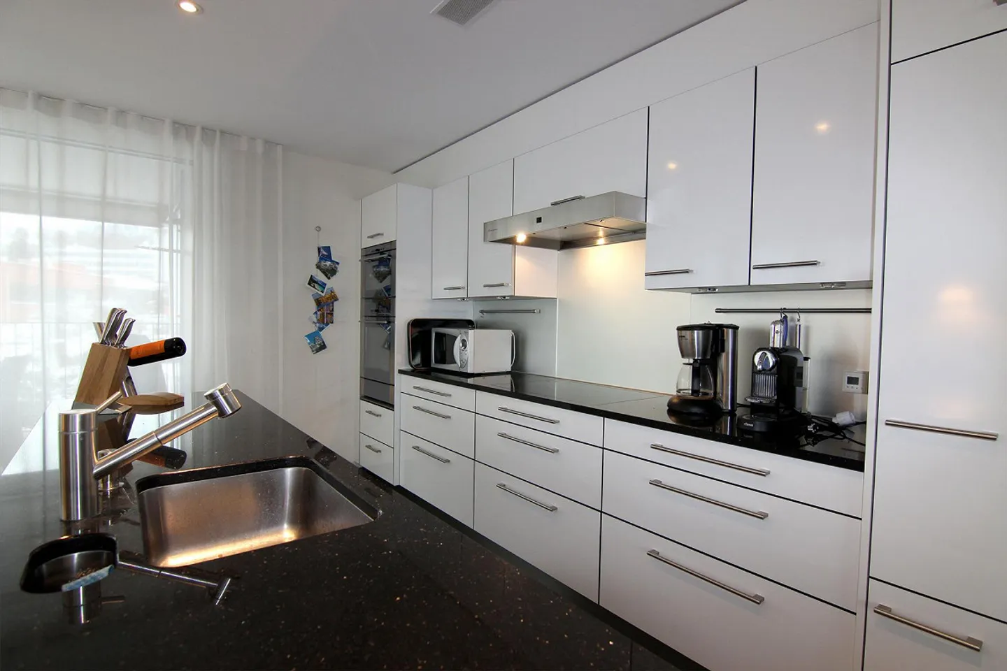 Vivere soleggiato e moderno con vista sul lago - Foto 3 di 8